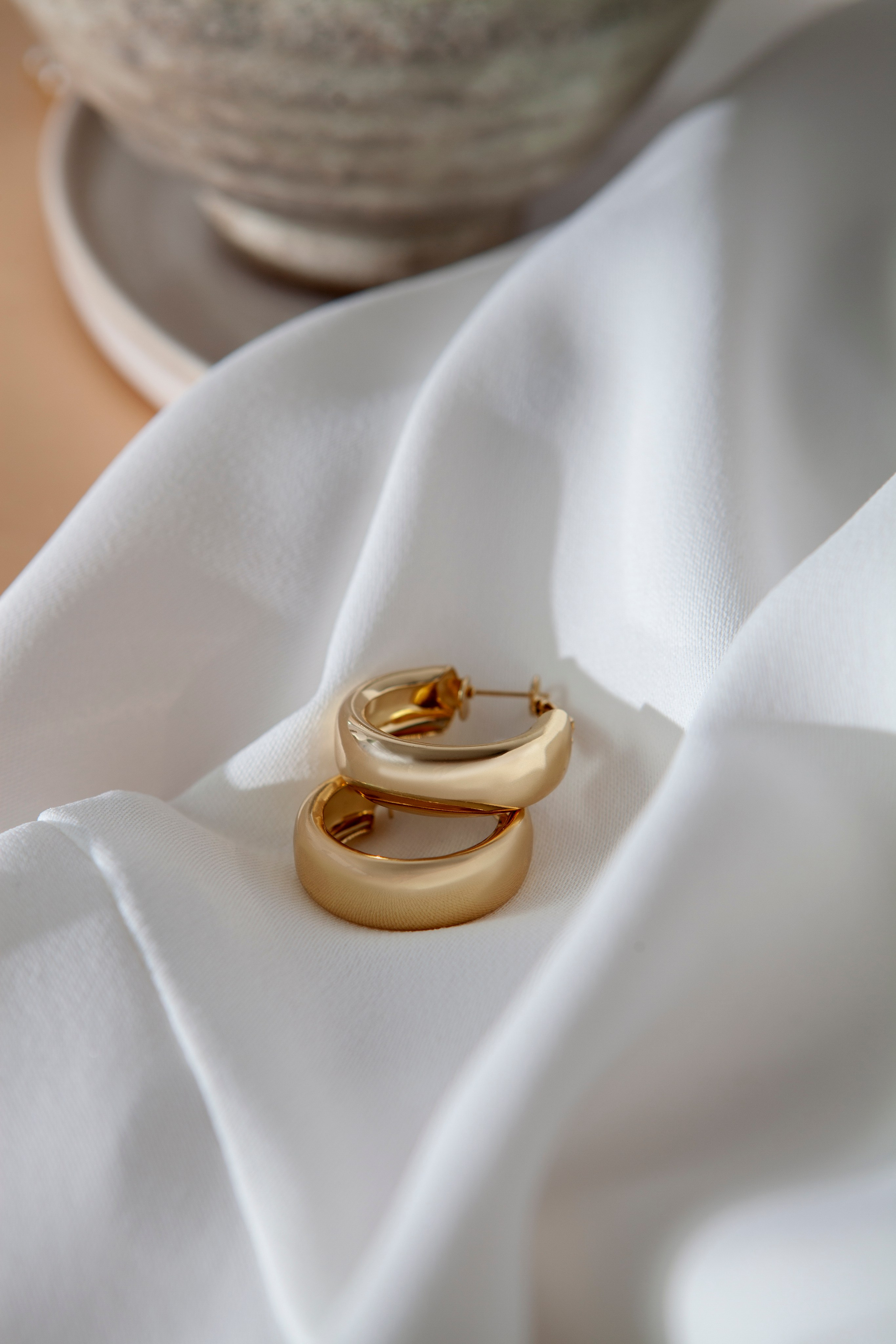 Референс для бижутерии с минималистичным дизайном.