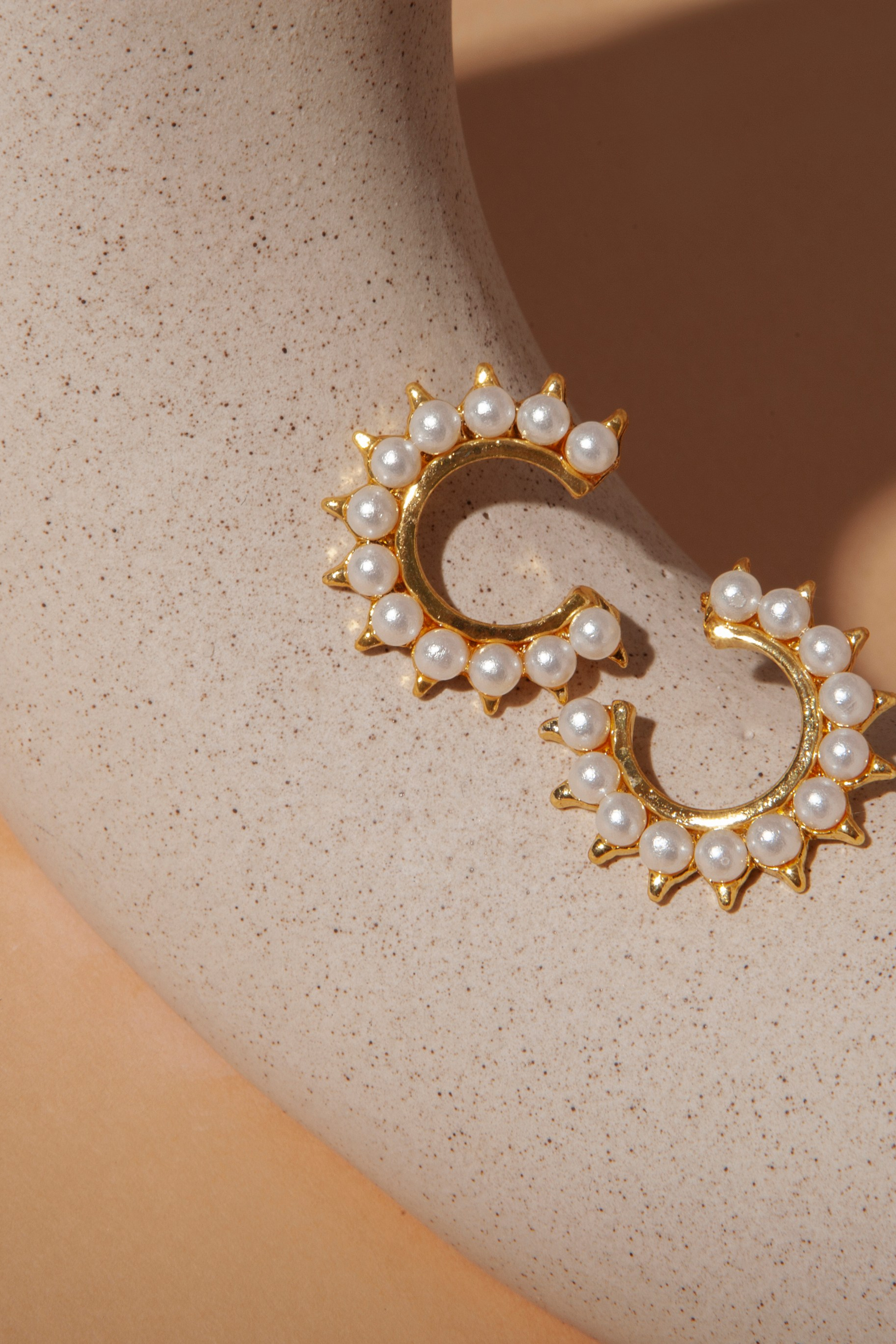 Идея для бижутерии, созданной вручную с вниманием к деталям.