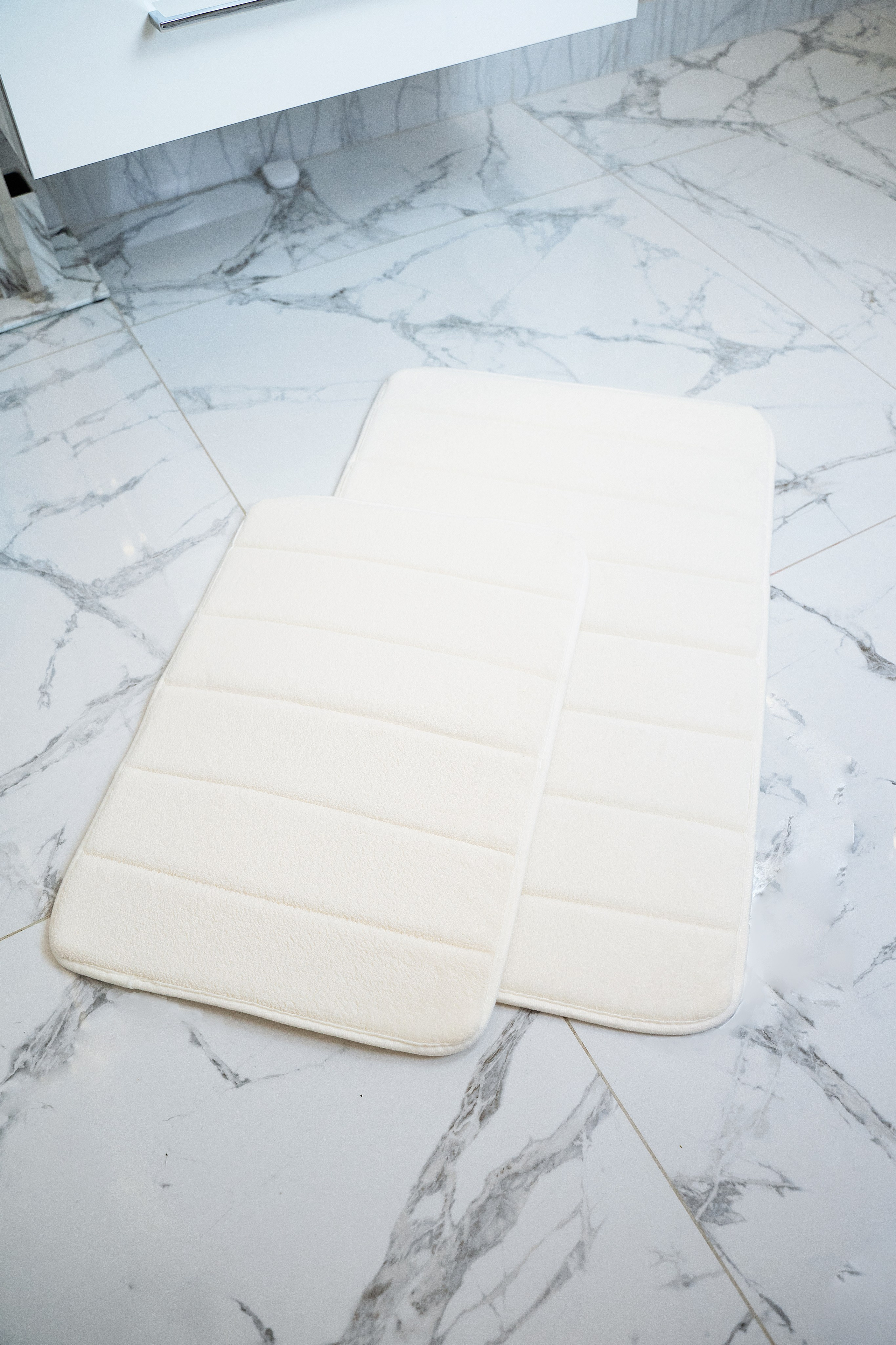 Качественная фотосъемка ковров для современного интерьера ванной