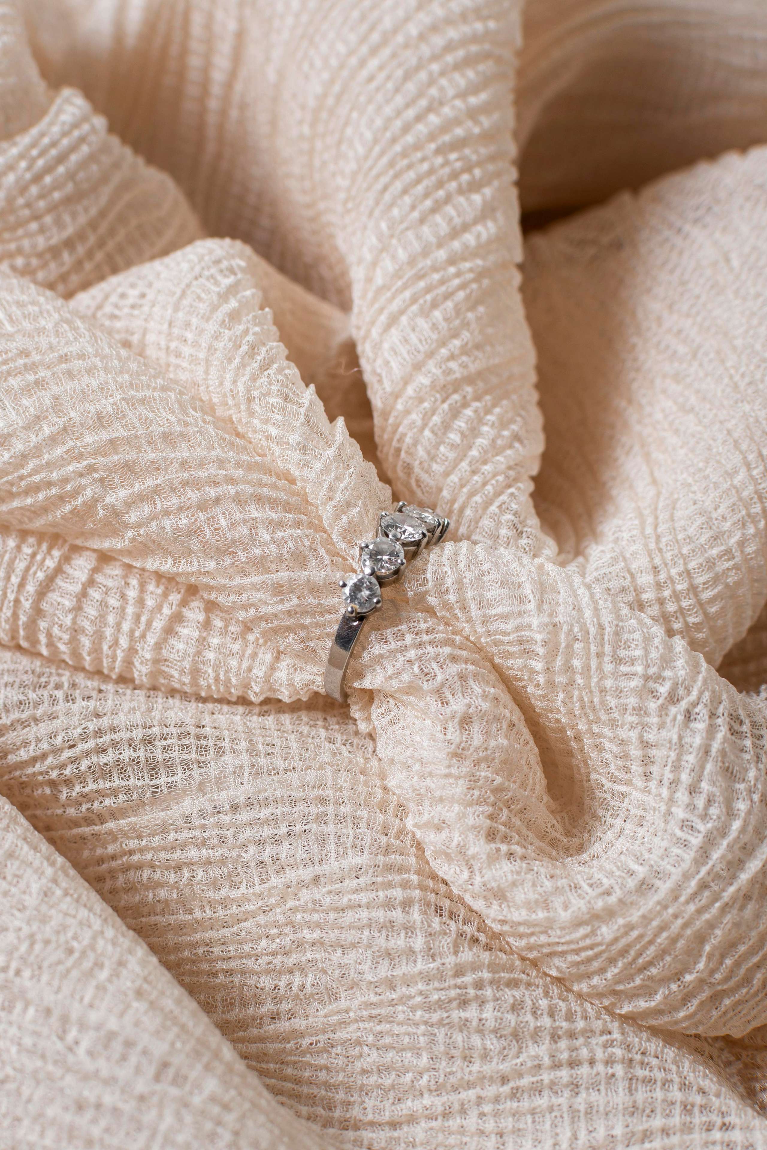 Бижутерия с классическими элементами и современными акцентами.