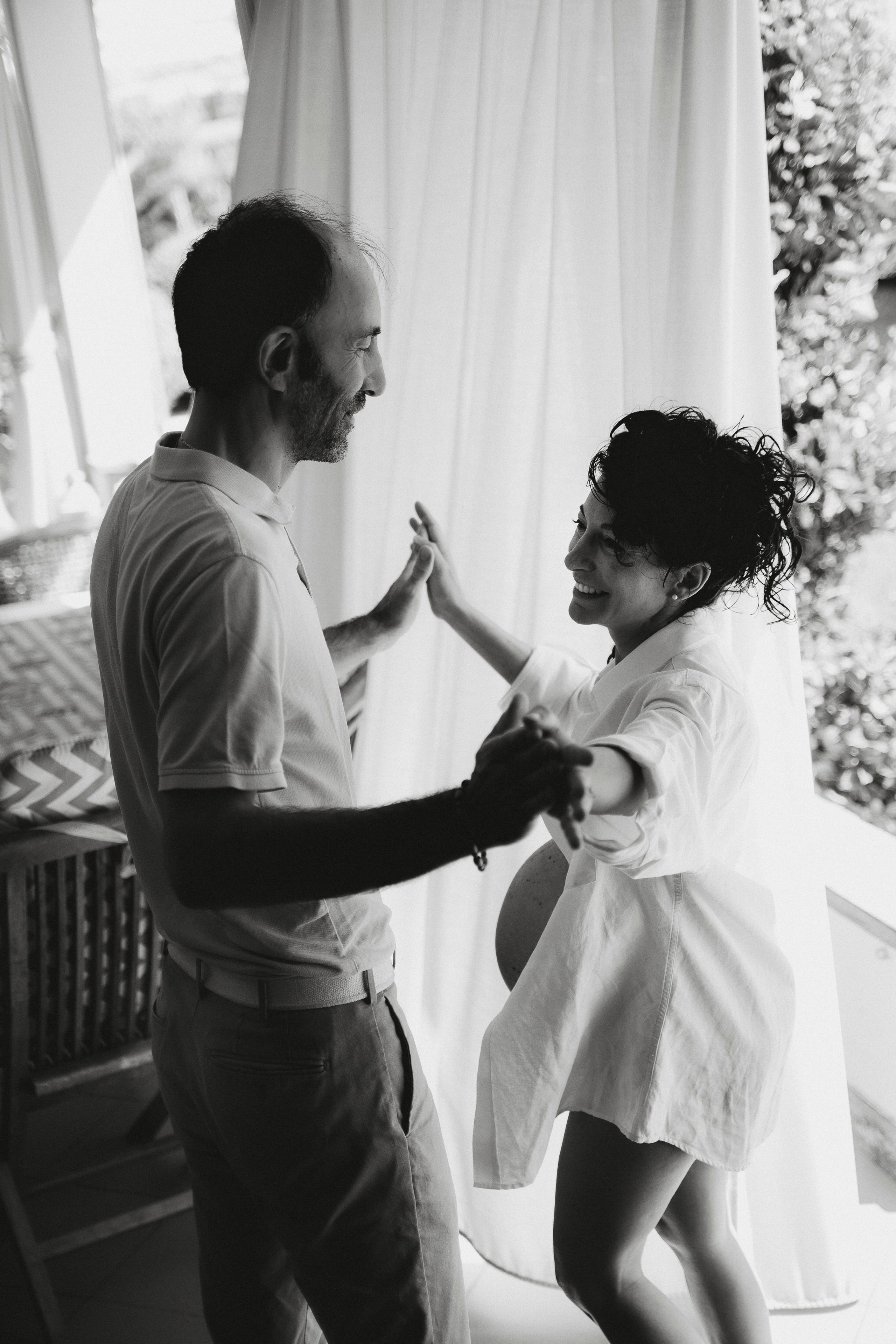 Misha and Gulya with kids. Family Lifestyle Photographer in Lucca, Italia