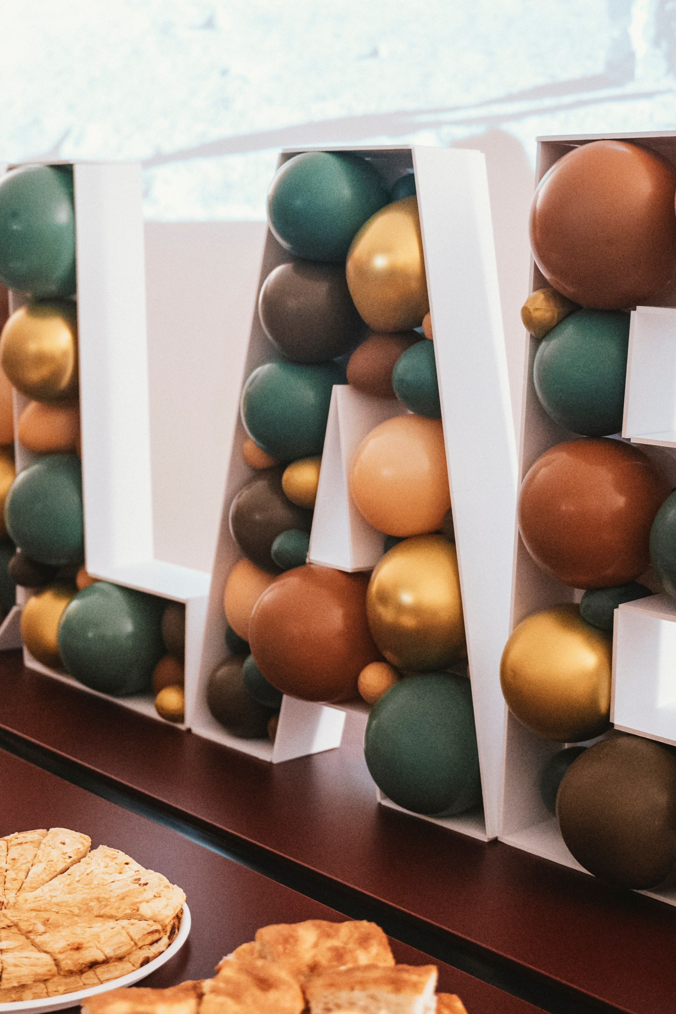 Misha and Gulya with kids. Family Lifestyle Photographer in Lucca, Italia