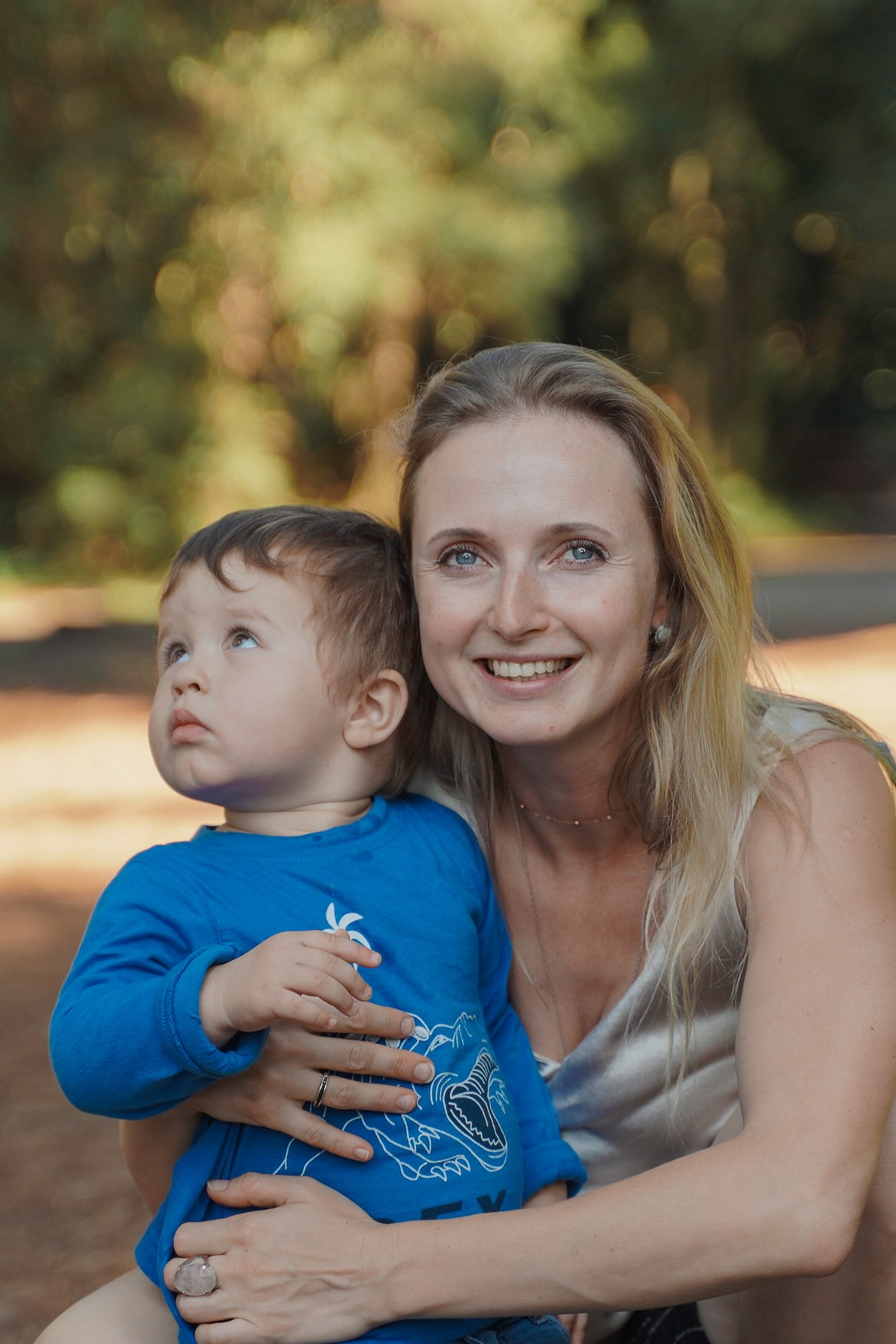 Misha and Gulya with kids. Family Lifestyle Photographer in Lucca, Italia