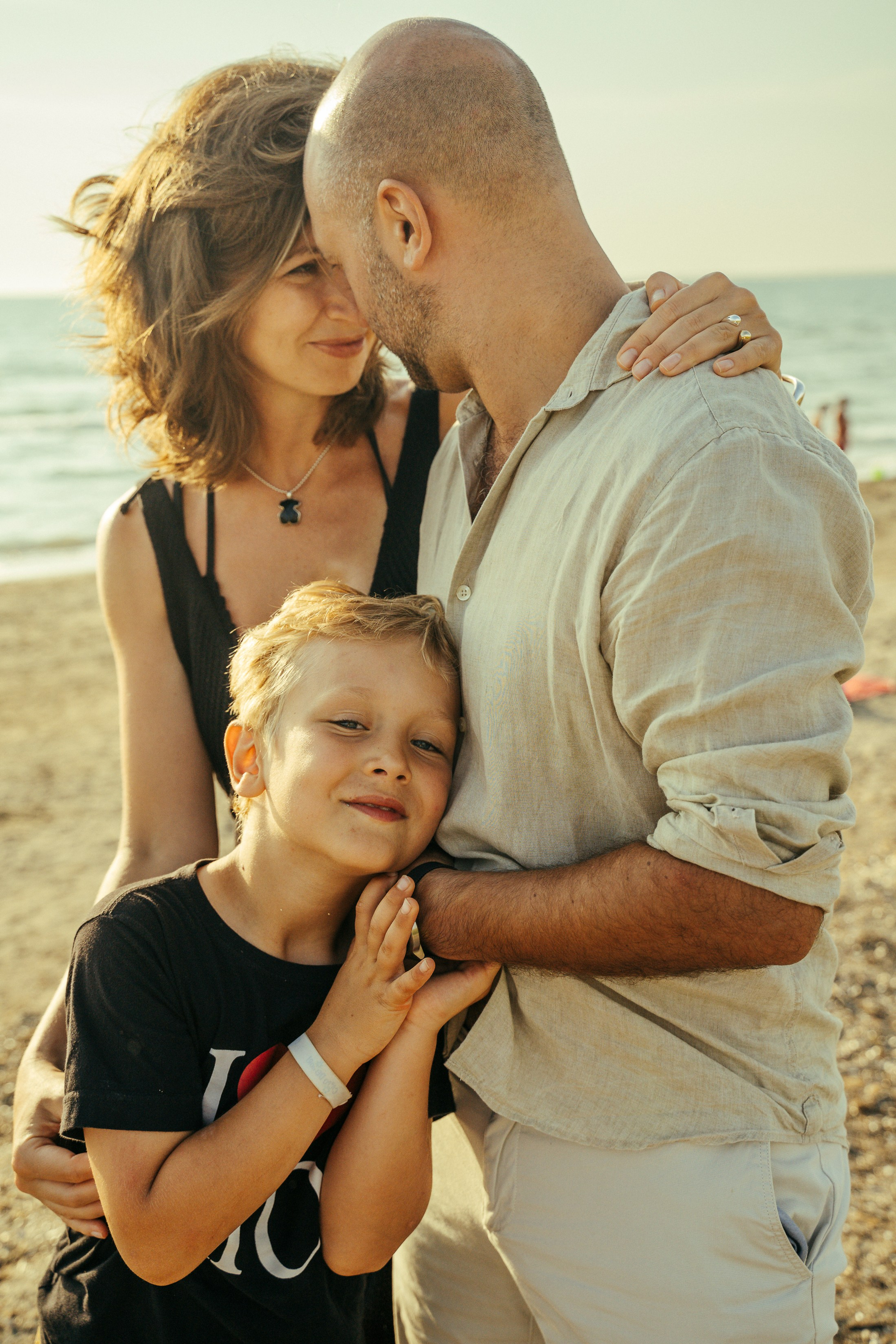 Misha and Gulya with kids. Family Lifestyle Photographer in Lucca, Italia