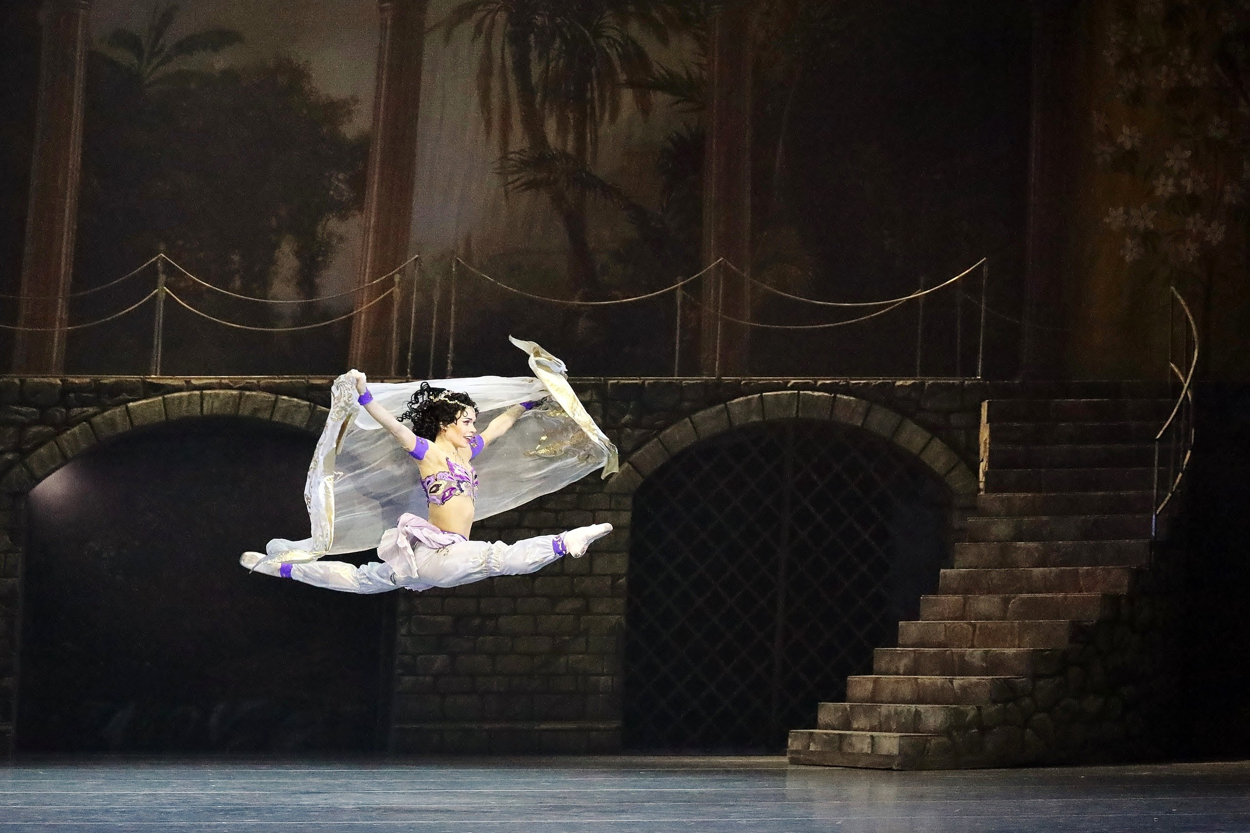 Декорации для балета «Корсар» | Красноярский театр оперы и балета. История занавеса. Превращаем идею в технологию