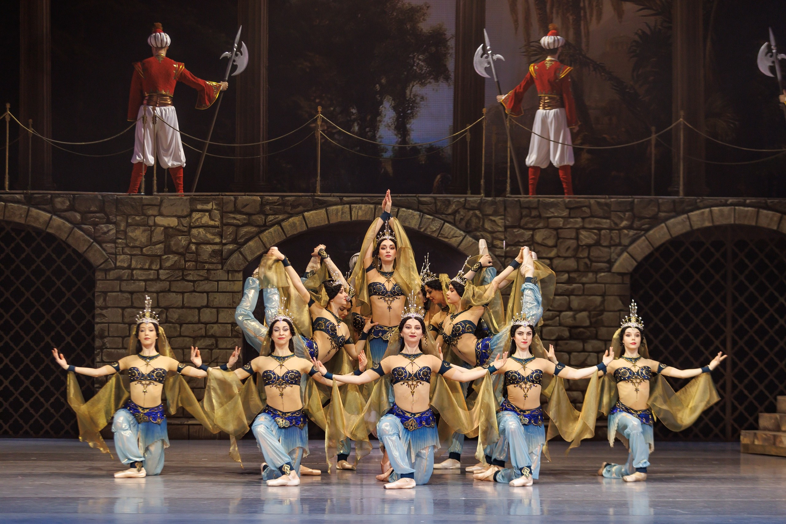 Декорации для балета «Корсар» | Красноярский театр оперы и балета. История занавеса. Превращаем идею в технологию