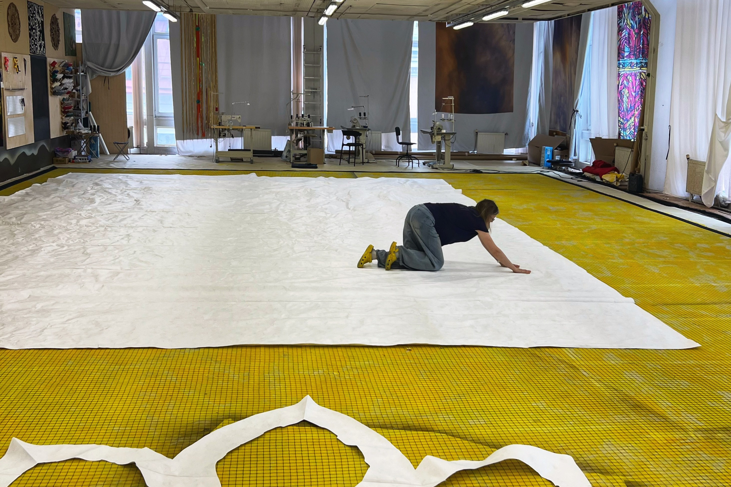 «Три поросёнка. Ой» театре на Таганке. История занавеса. Превращаем идею в технологию