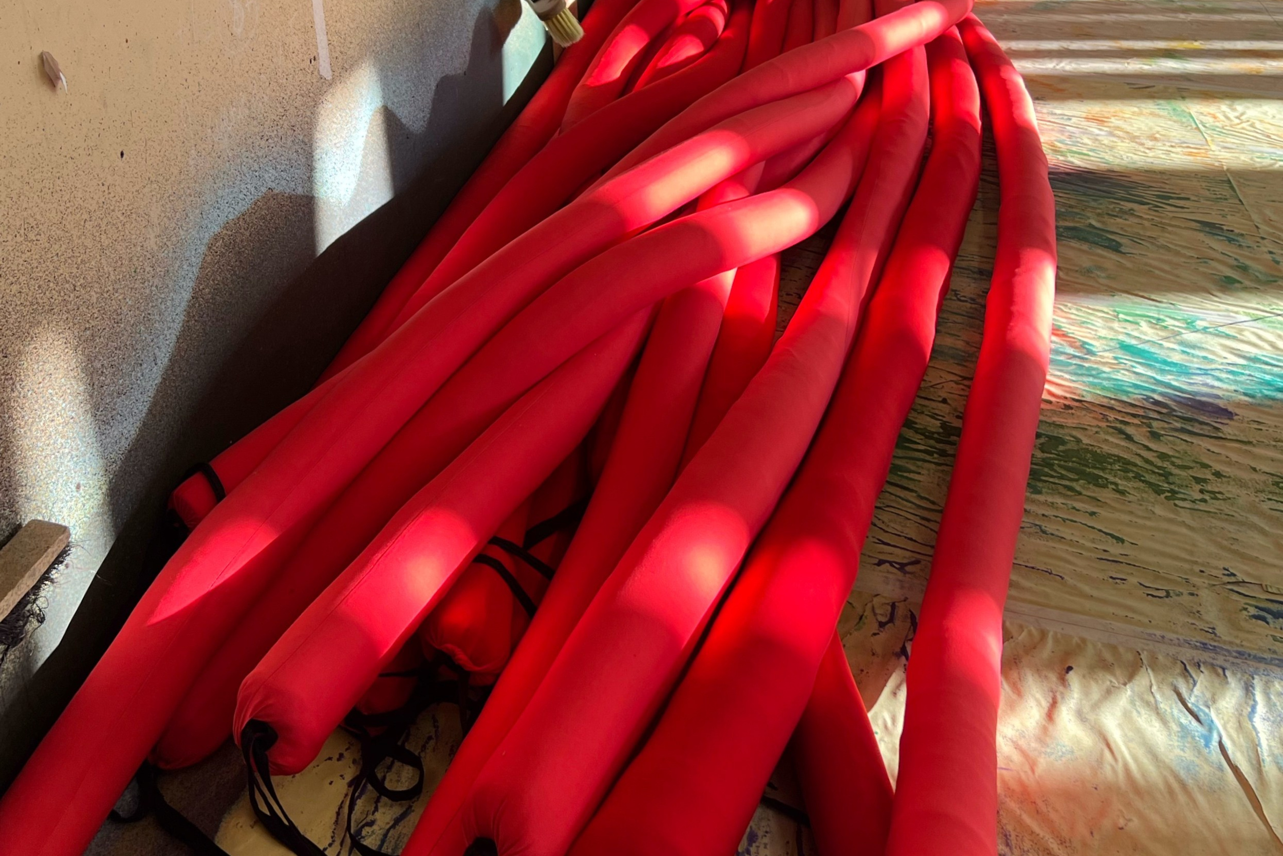 «Три поросёнка. Ой» театре на Таганке. История занавеса. Превращаем идею в технологию