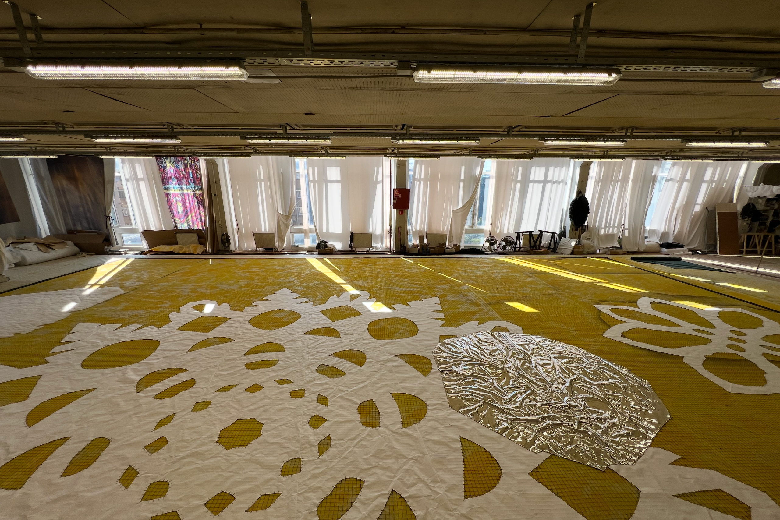 «Три поросёнка. Ой» театре на Таганке. История занавеса. Превращаем идею в технологию