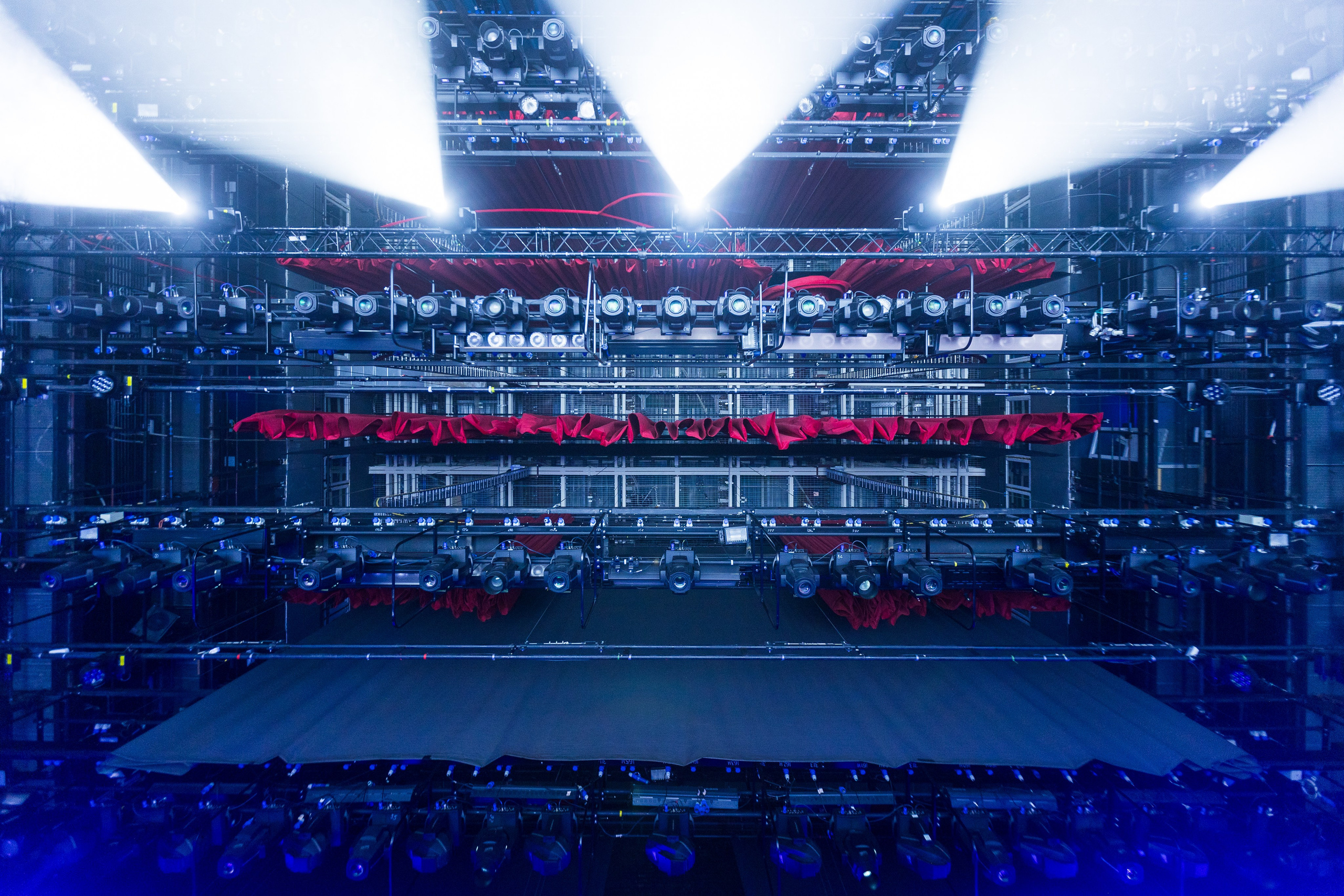 Мягкие декорации для спектакля «Две Анны» | БДТ им. Товстоногова. История занавеса. Превращаем идею в технологию