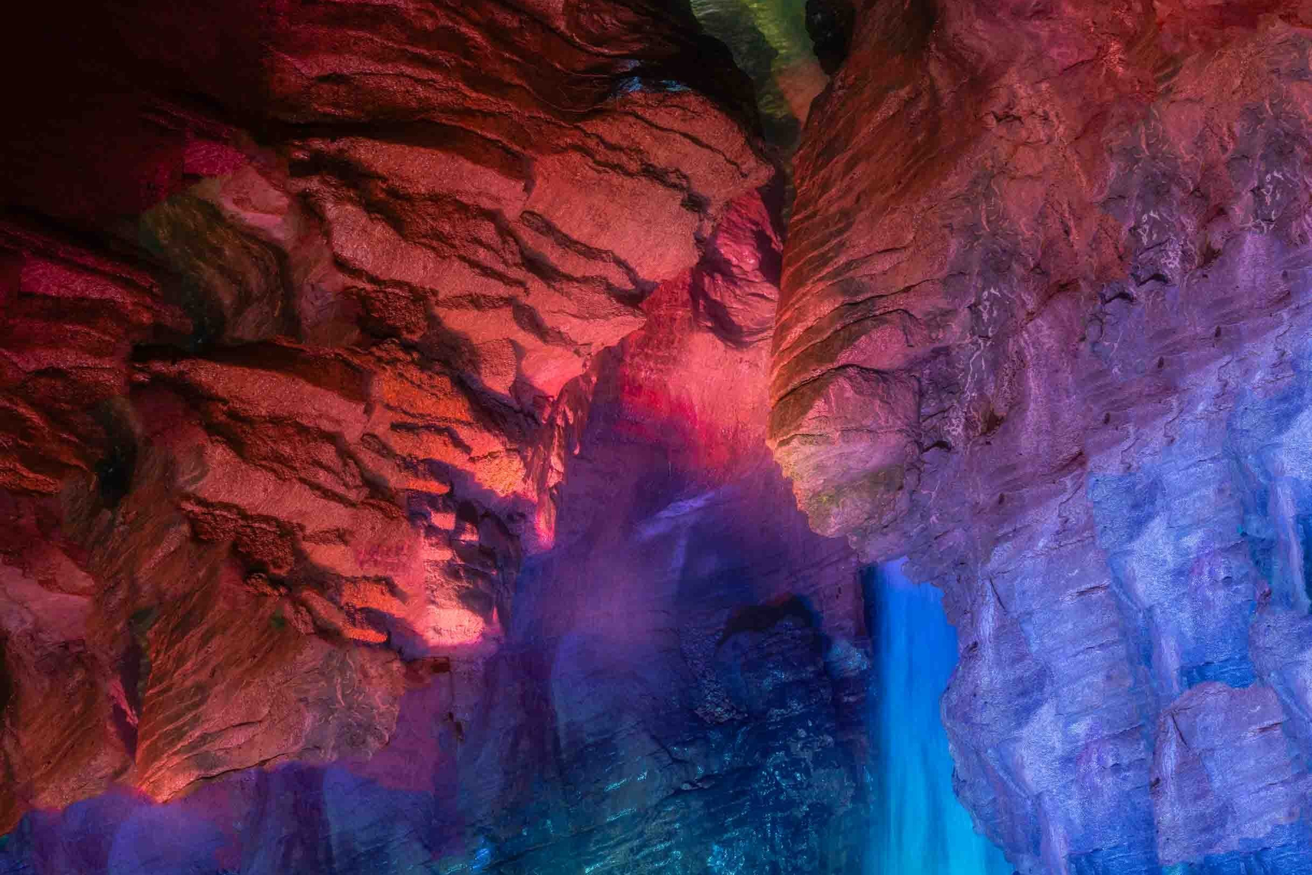 Пещерный монастырь и город мусорщиков. Авторские стильные фотокартины