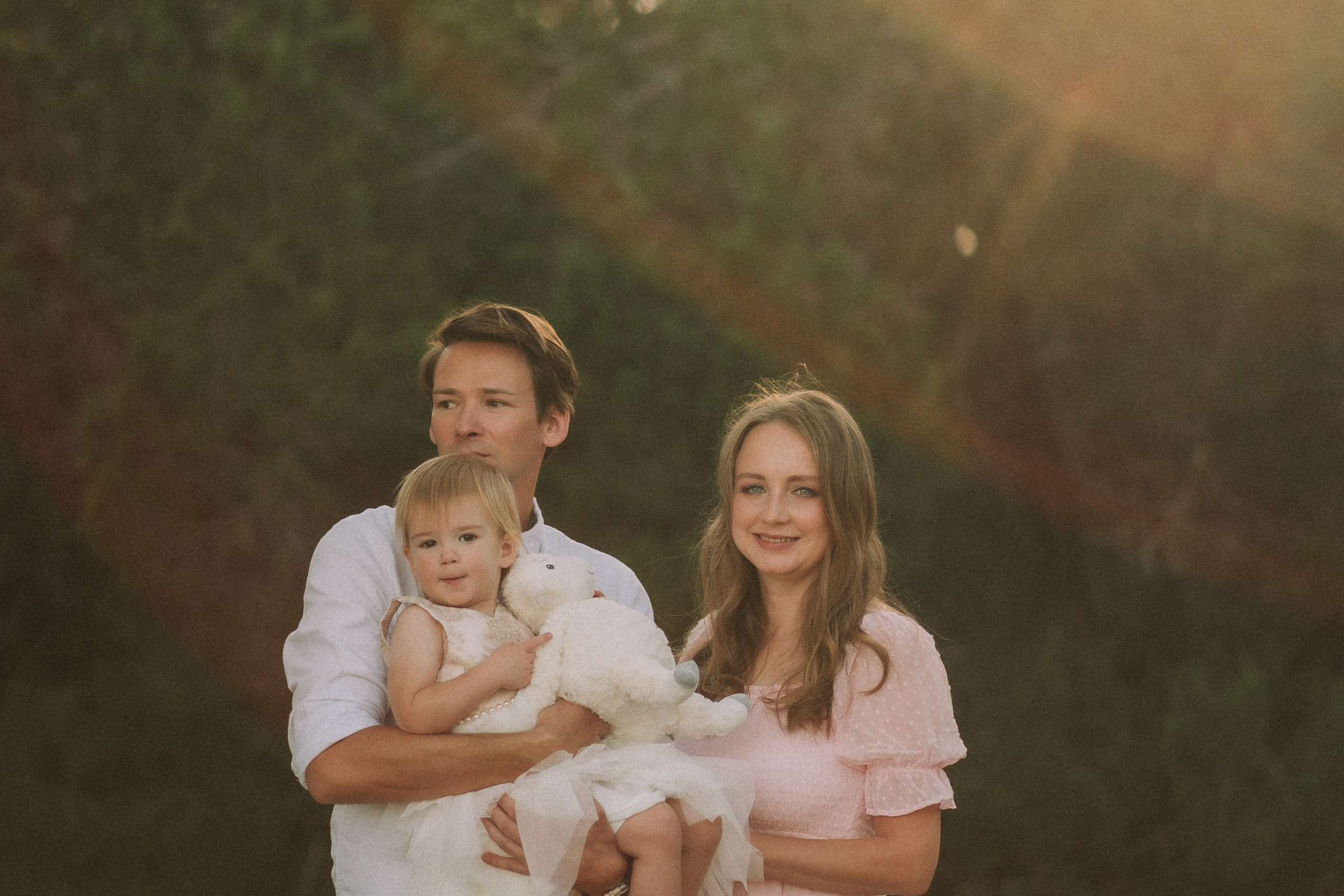 Family snuggles & smiles — cozy family photos