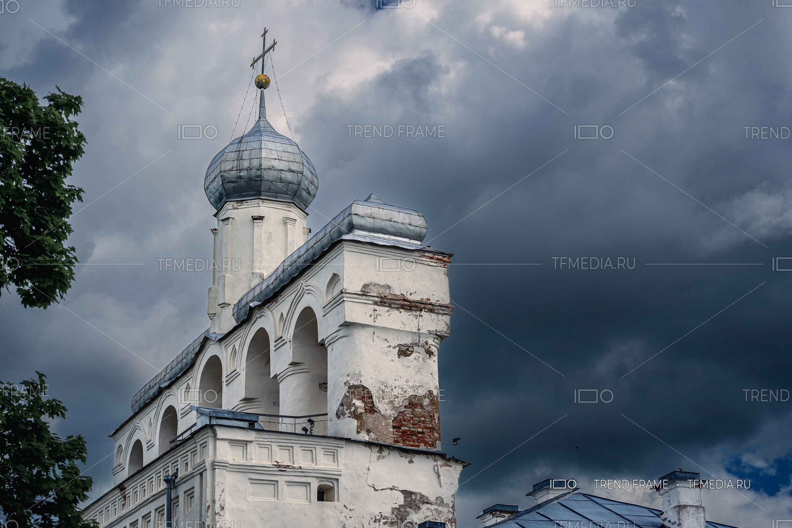 Софийская звонница Великий Новгород фото TrendFrame, колокольня и купол Софийского собора Великий Новгород, архитектура Великого Новгорода