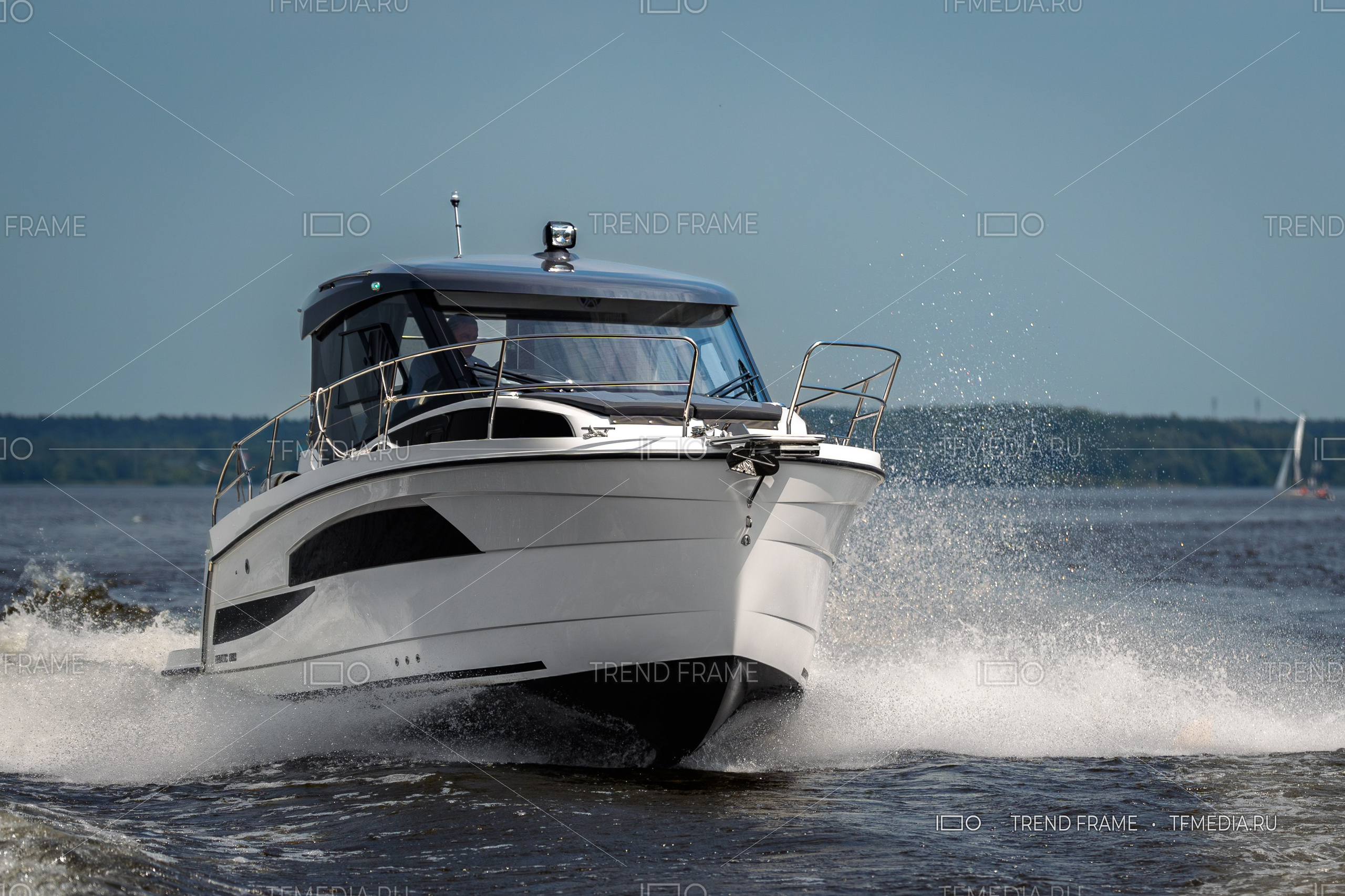 Моторная лодка Nautic 880 — профессиональная фотосессия на воде, Москва