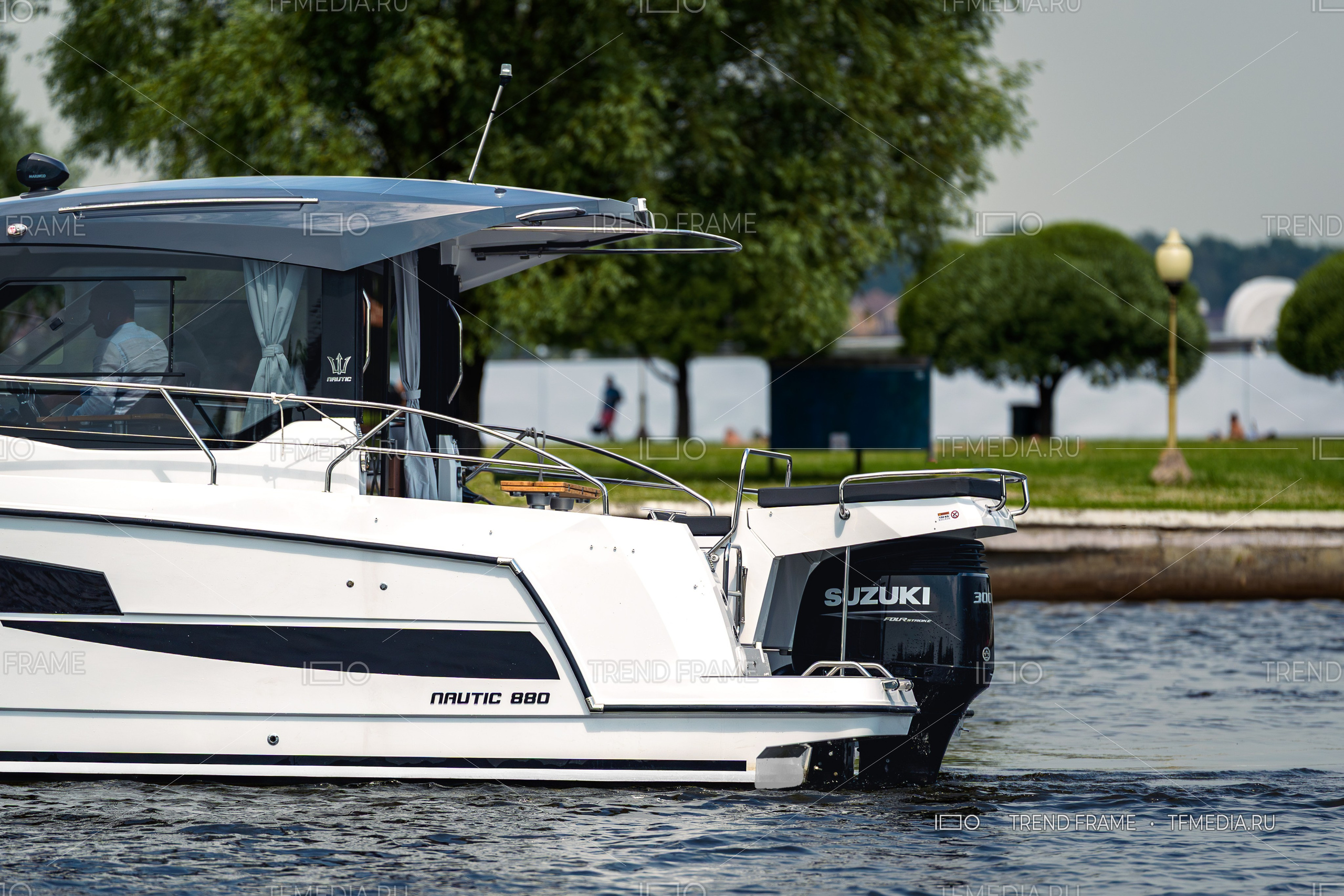 Моторная лодка Nautic 880 с Suzuki 300 — креативная фотосессия для каталога, Москва