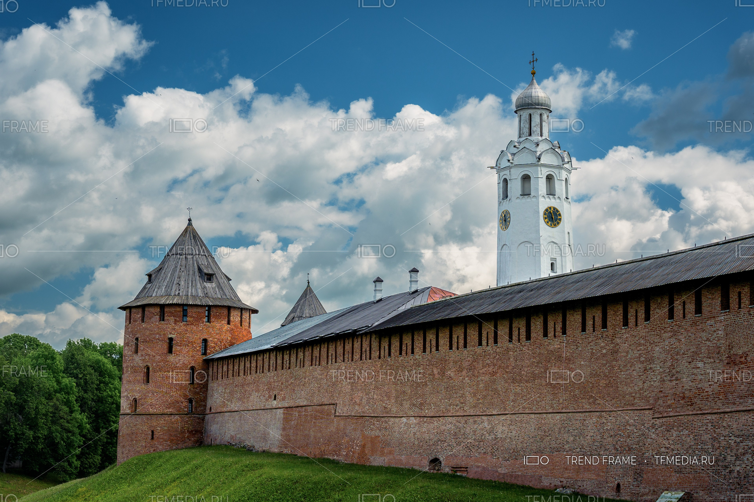 Софийская звонница Великий Новгород, кремль Великий Новгород фото, башня и стена кремля Великого Новгорода