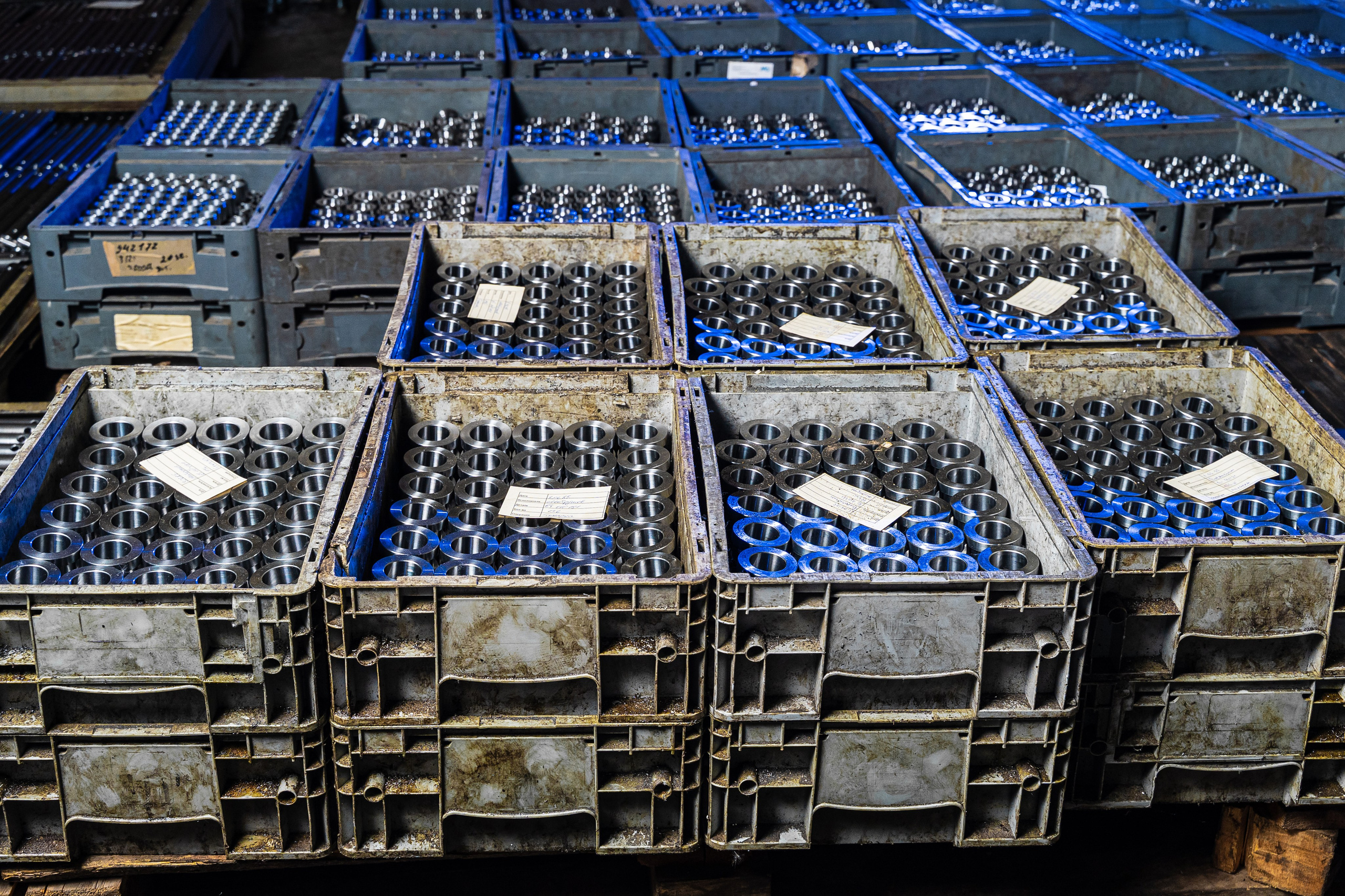 Промышленные предприятия по изготовлению токарных изделий.