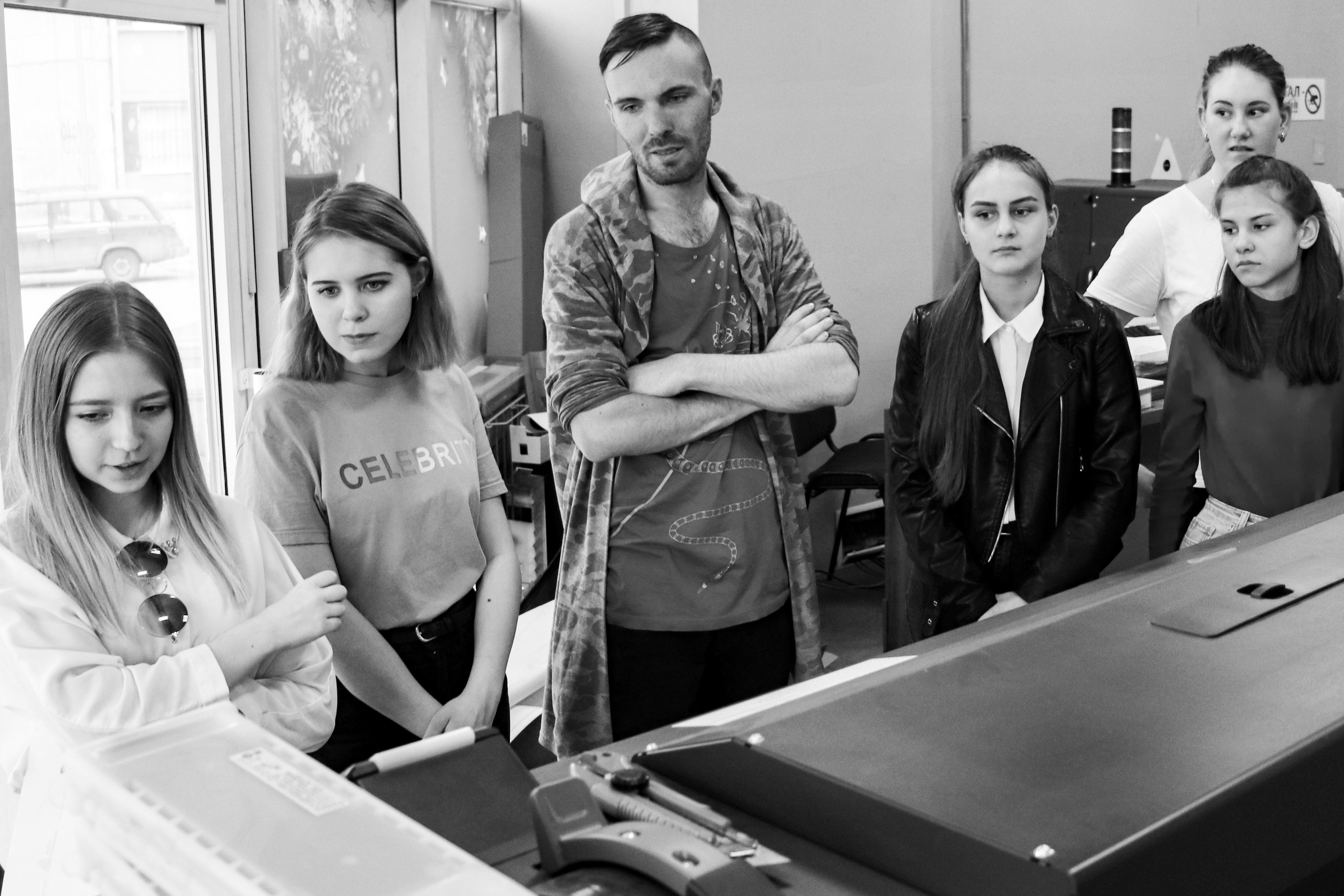 Ученики фотошколы в типографии Вектор. Ярослав Овсянников, арт-директор типографии рассказывает о возможностях фотопечати.