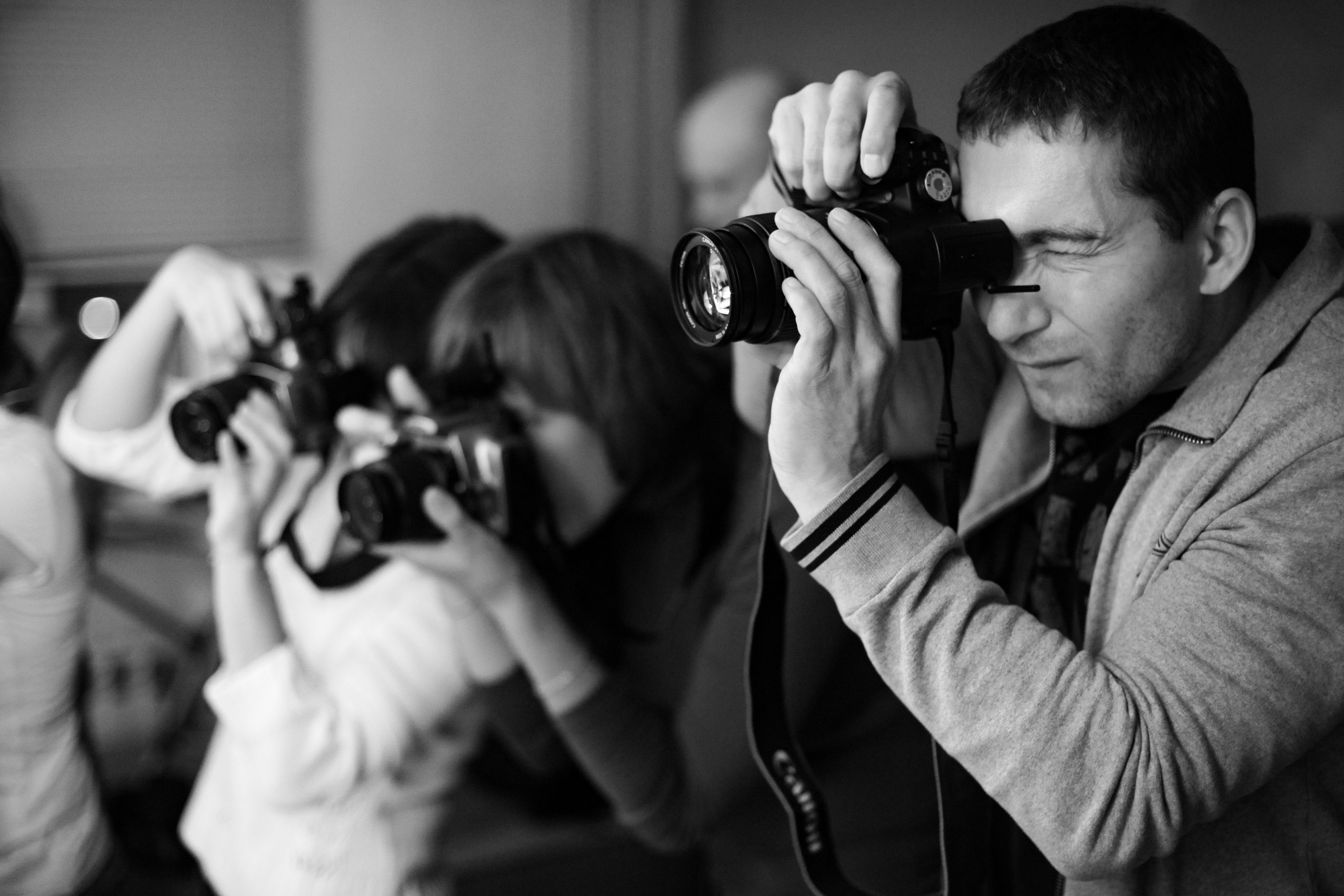 Ученики фотошколы в процессе прохождения курсов фотографии обязательно изучают портретную фотосъёмку.