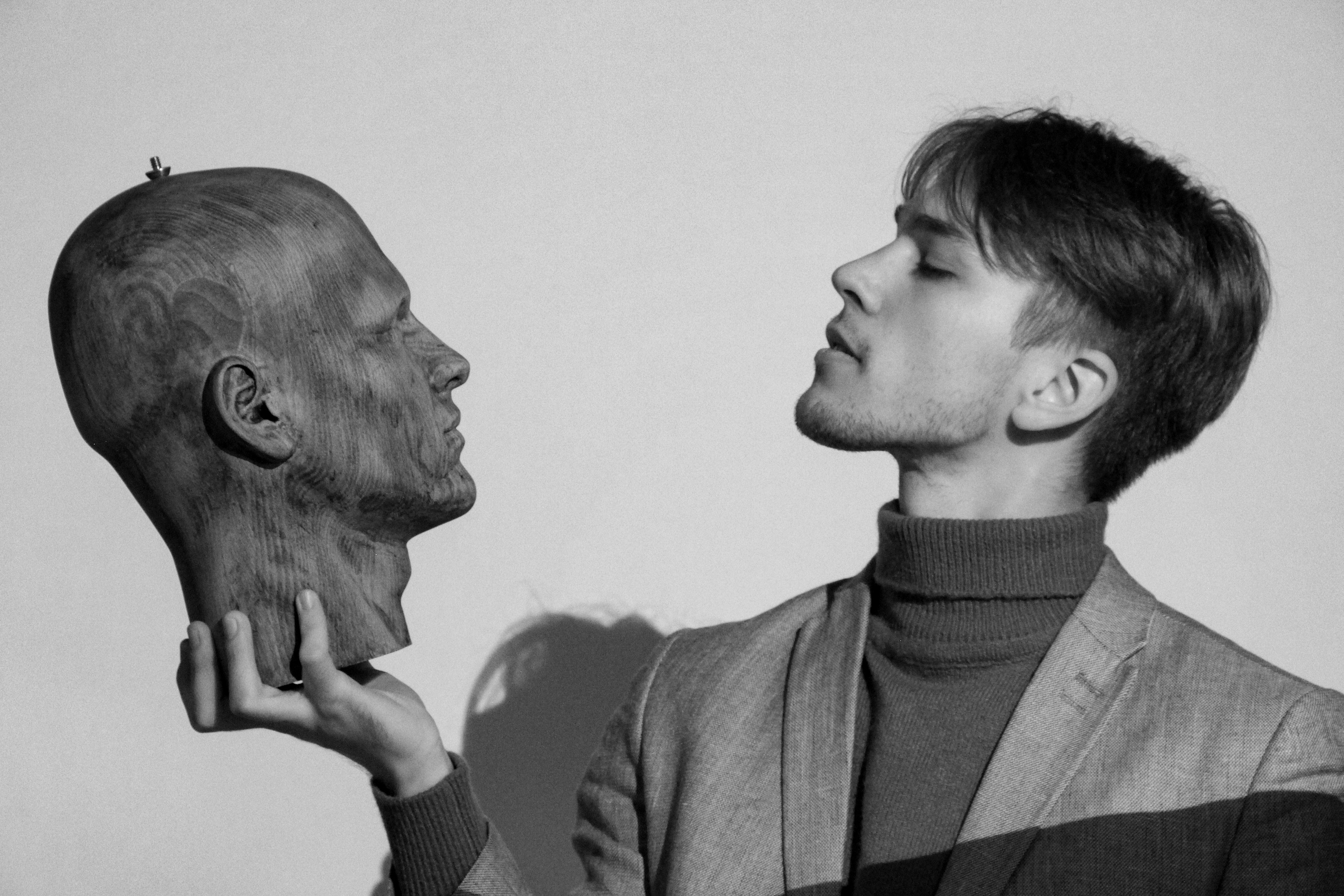 На практики по студийному портрету приглашаются студенты иркутского театрального училища и актёры иркутских театров.