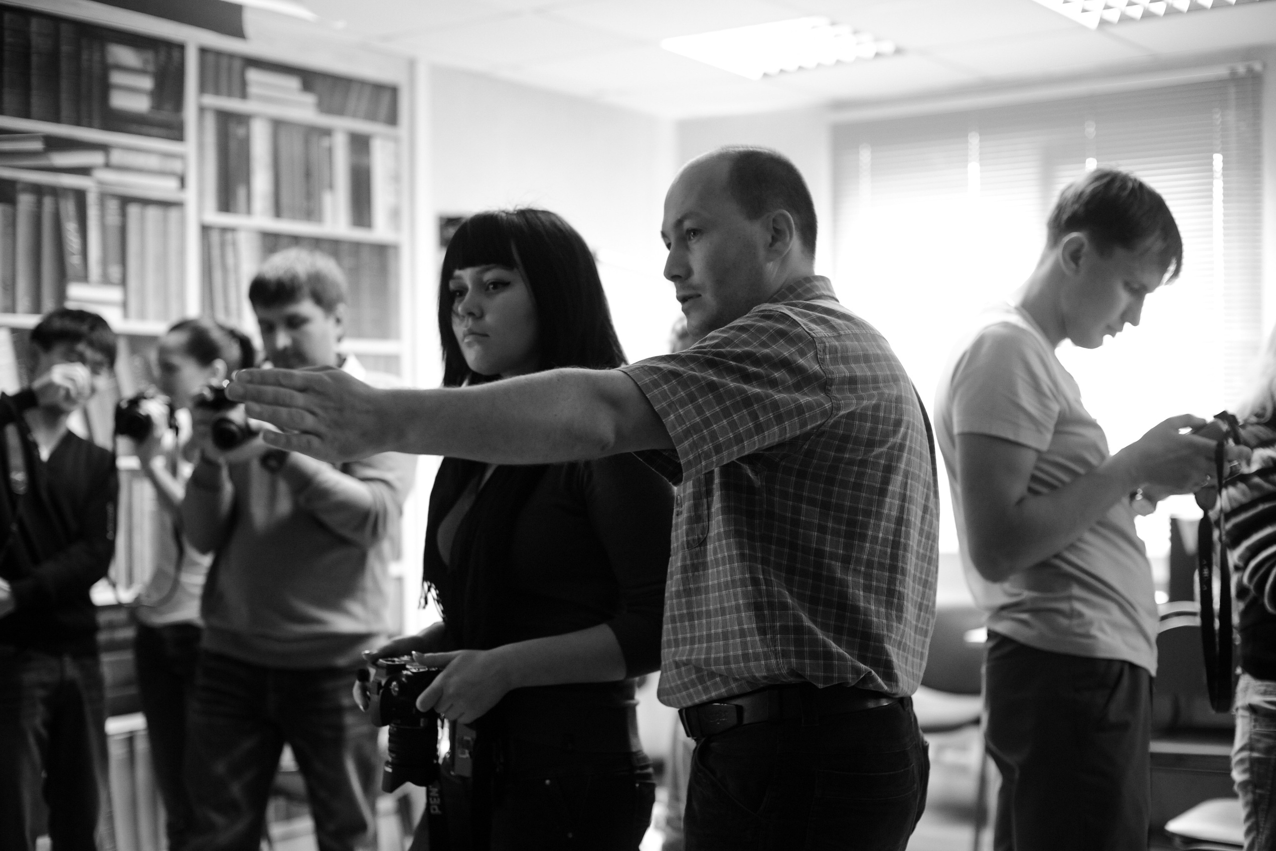 Преподаватель помогает в затруднительных ситуациях.