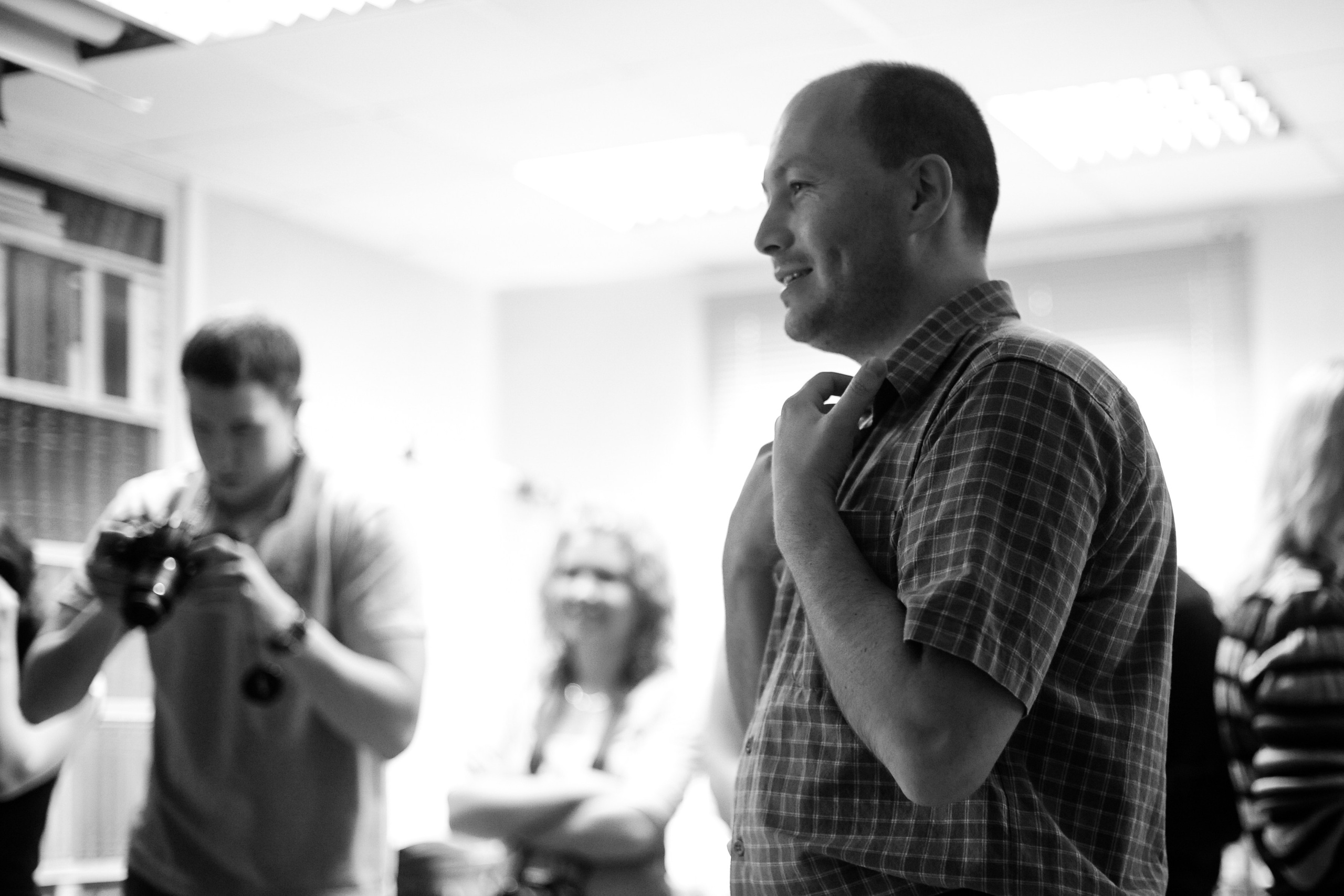 Артём Андронов обучает не только снимать, но и общаться. Коммуникация на съёмочной площадке не менее важна.