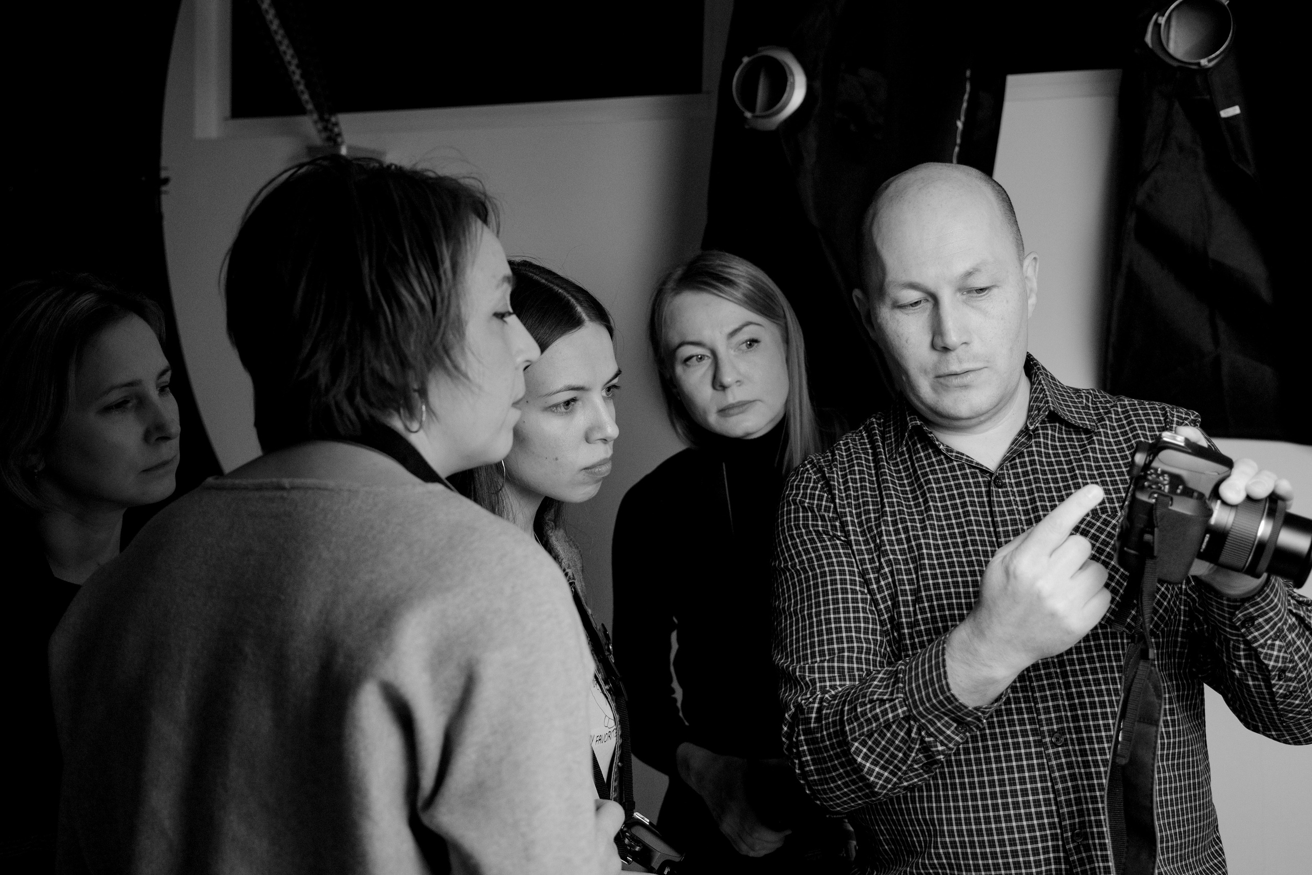 Сначала кажется что нюансов в фотографии слишком много, но если систематично обучать, то очень скоро все станет на свои места. Артём Андронов автор системного подхода в обучении фотографии.