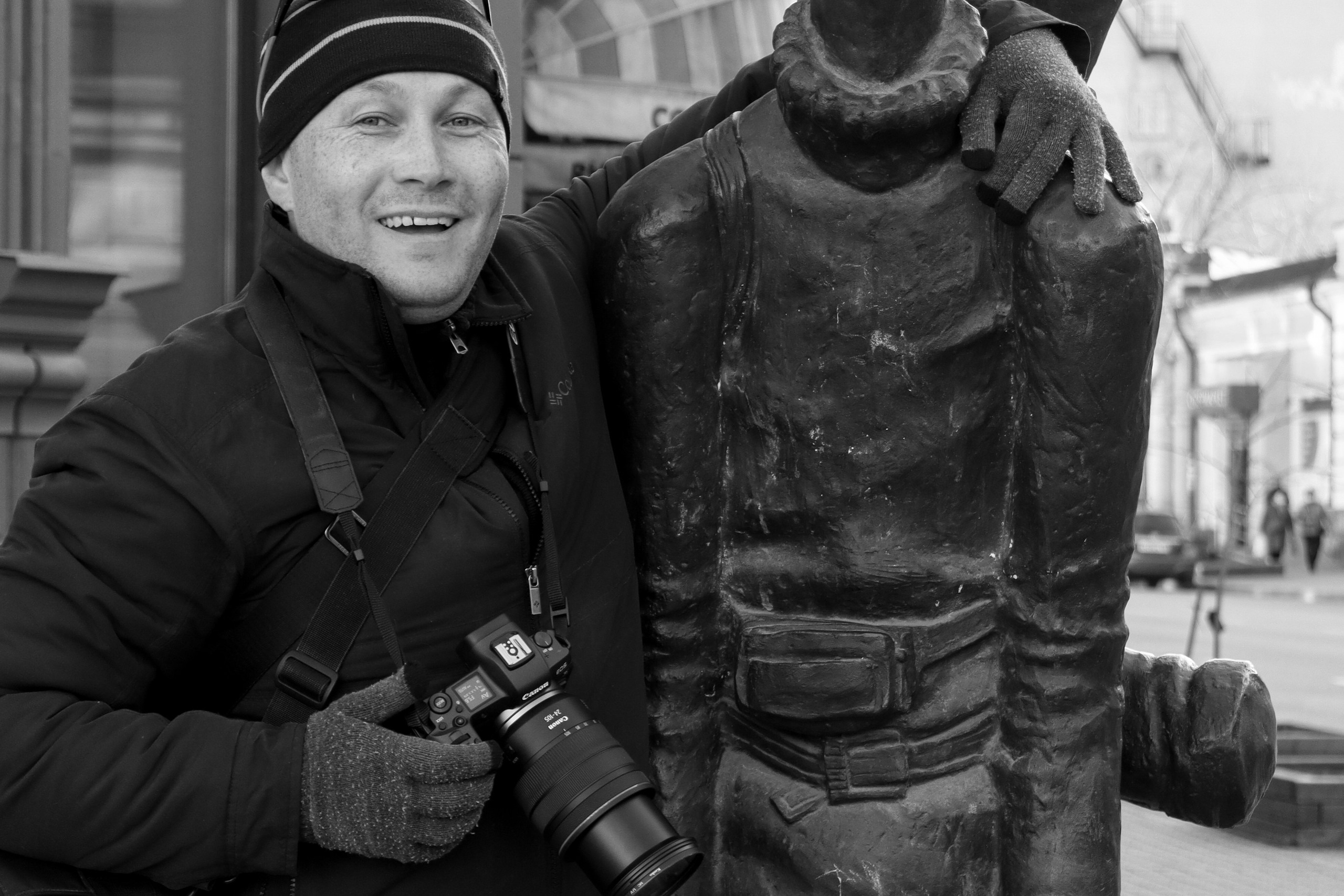 Артём Андронов признаётся, что очень любит стрит-фотографию, ему нравится высматривать уличные сюжеты и фиксировать их.