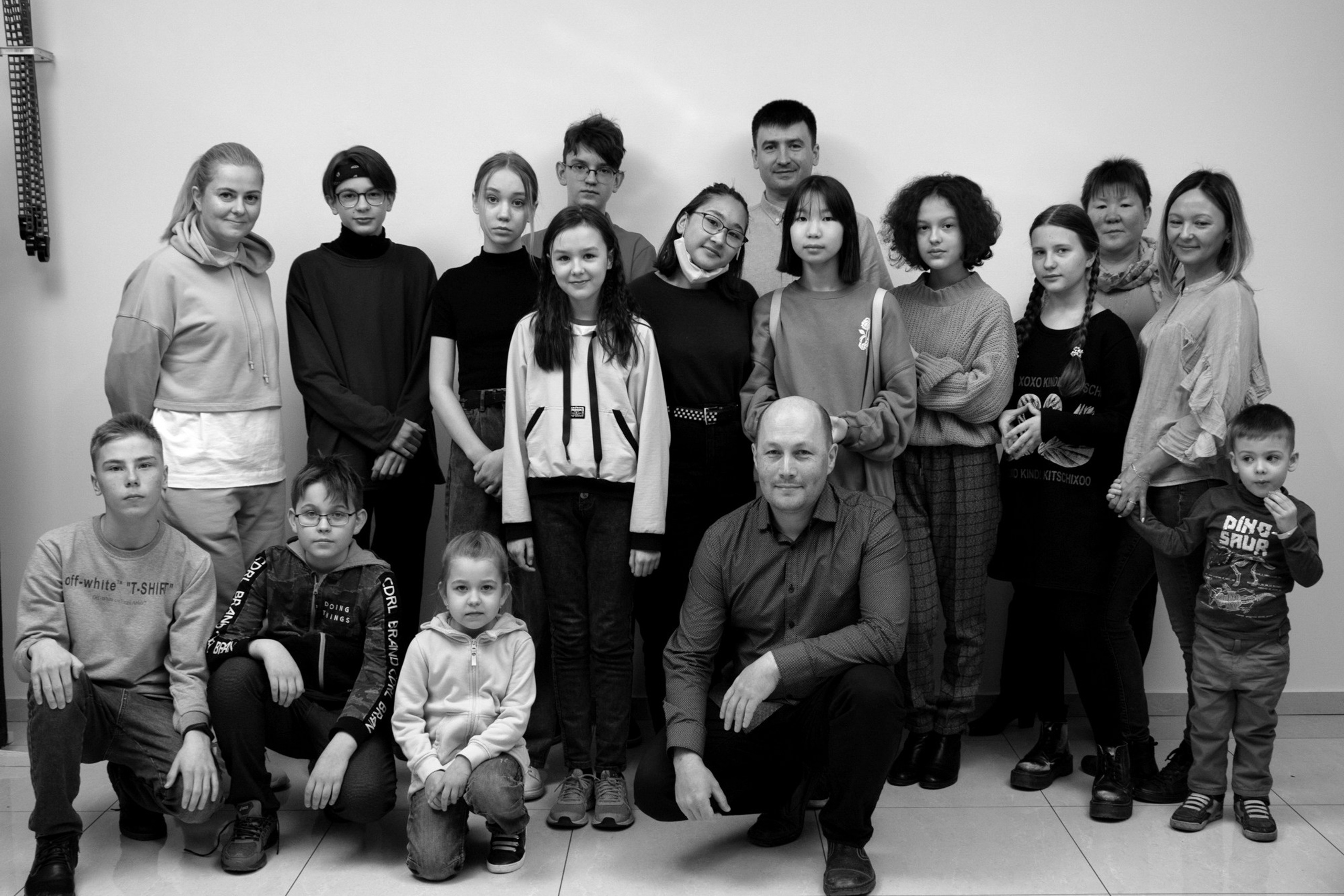 Очередная группа, очередное групповое фото на память. Теперь уже история.