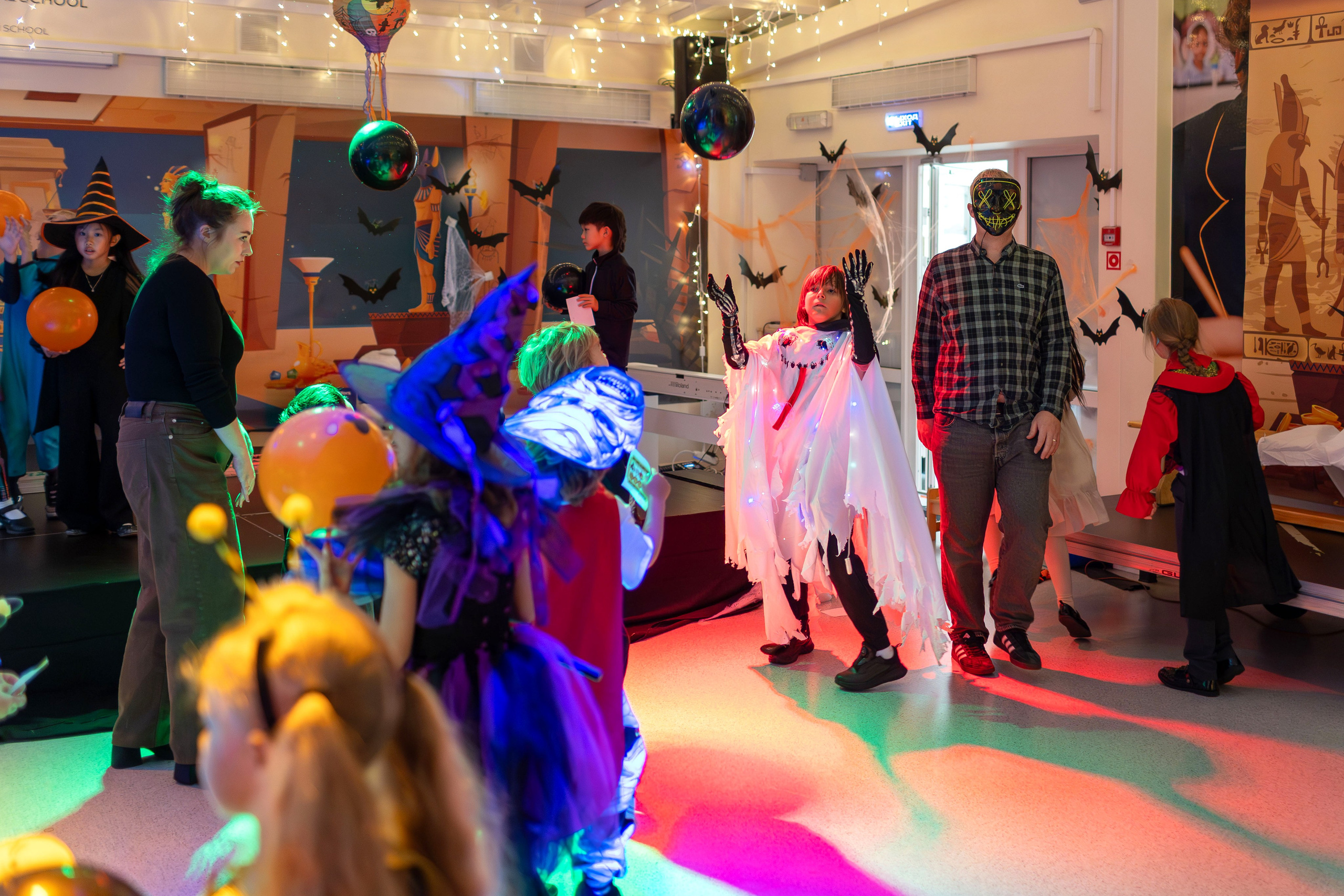 The International School of Moscow. Color Day. Выпускные альбомы для школы и детского сада — школьный фотограф Подольск, Троицк, Щербинка, Москва