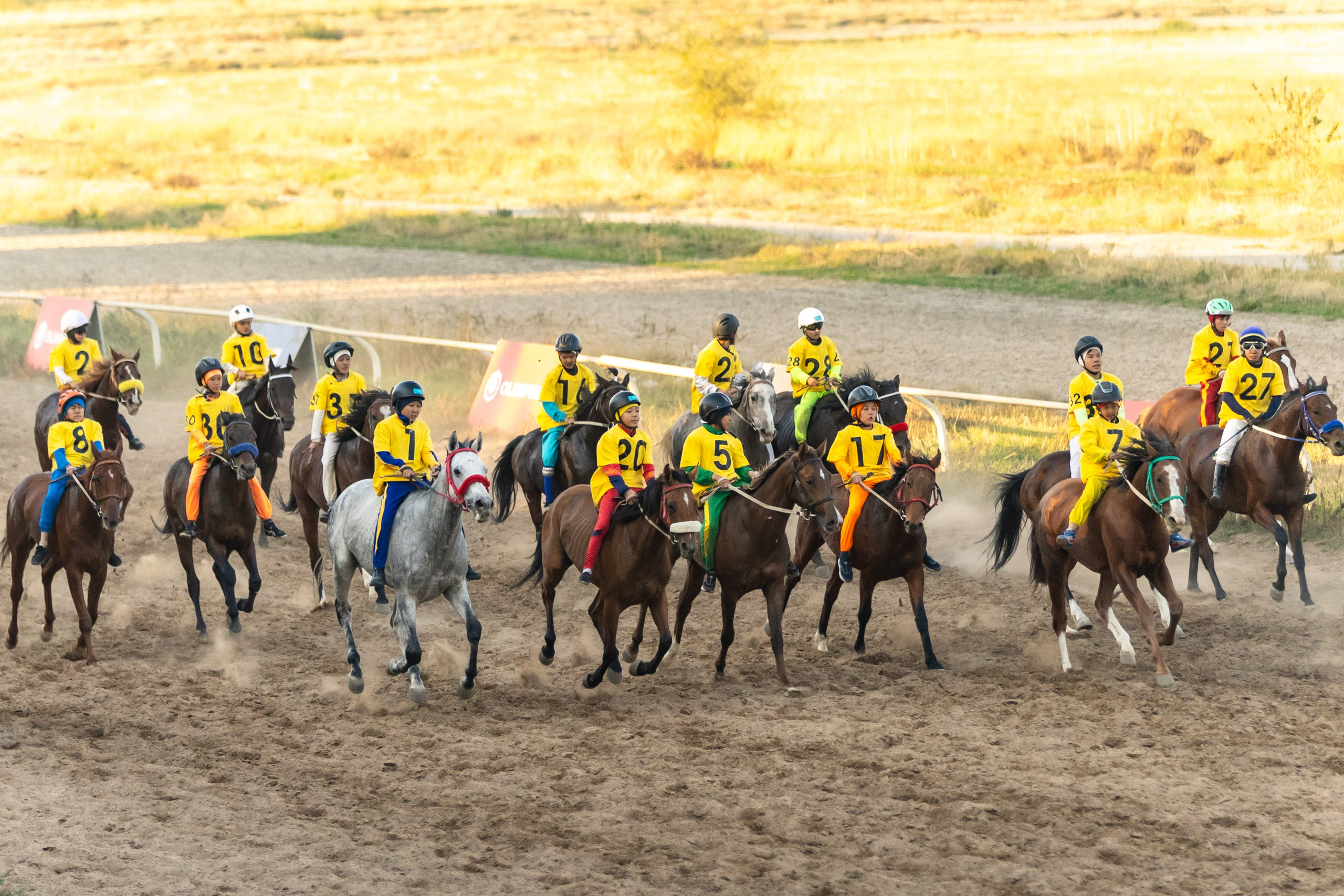 Фоторепортаж Финал Казахстана по байге в Алматы — скорость, пыль и полный драйв. Коммерческий и репортажный фотограф в Алматы — Jora Abramov