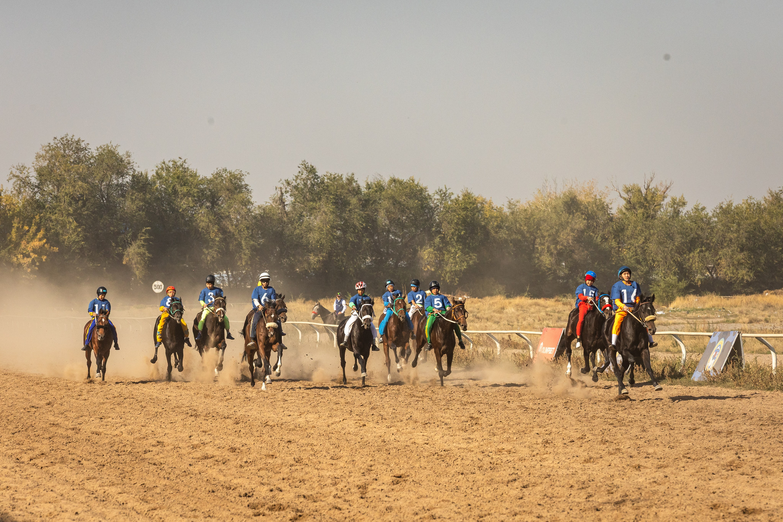 Фоторепортаж Финал Казахстана по байге в Алматы — скорость, пыль и полный драйв. Коммерческий и репортажный фотограф в Алматы — Jora Abramov