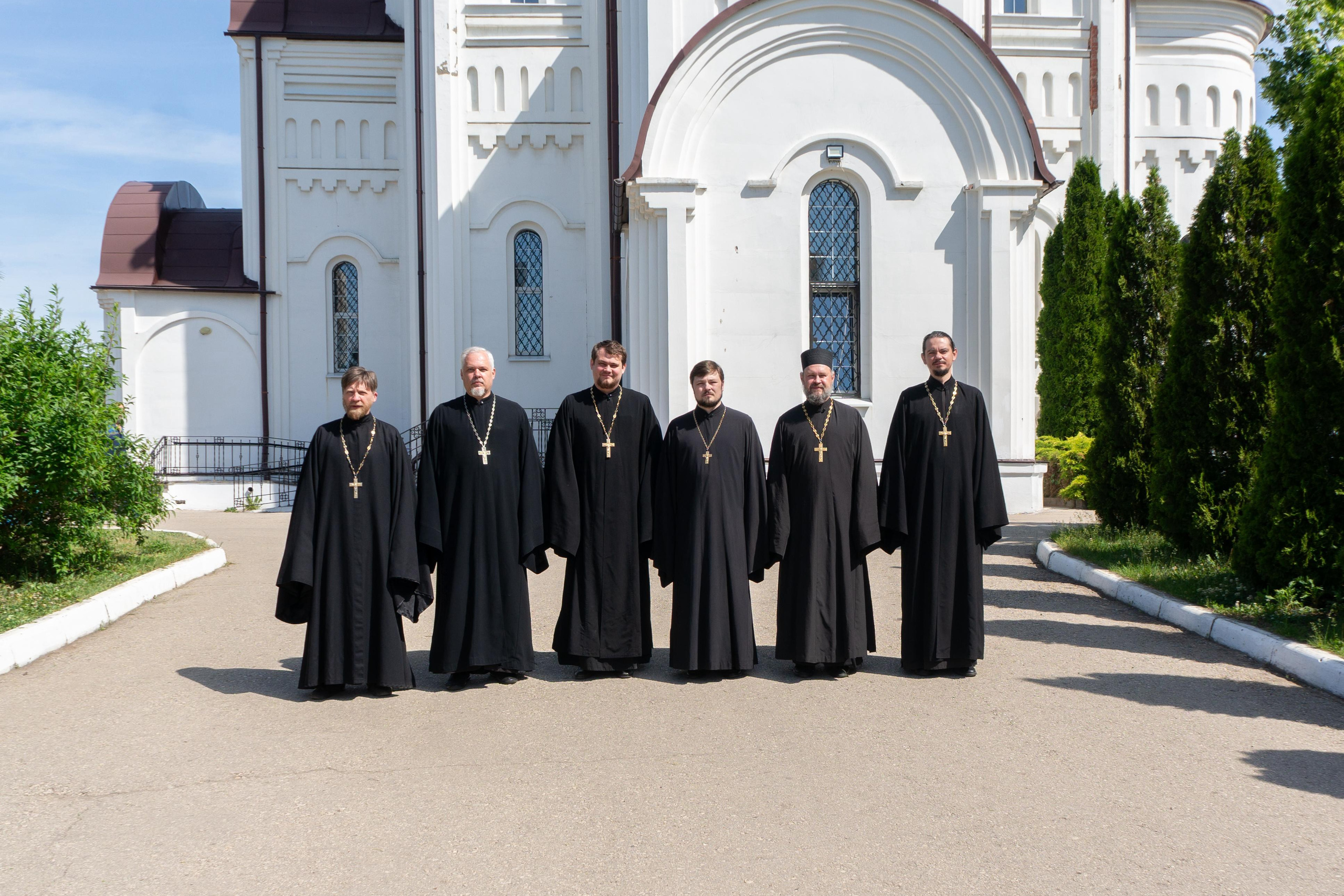 В Спасский храм принесен ковчег с мощами блгвв. кн. Петра и Февронии. Саратовское Северо-Западное благочиние