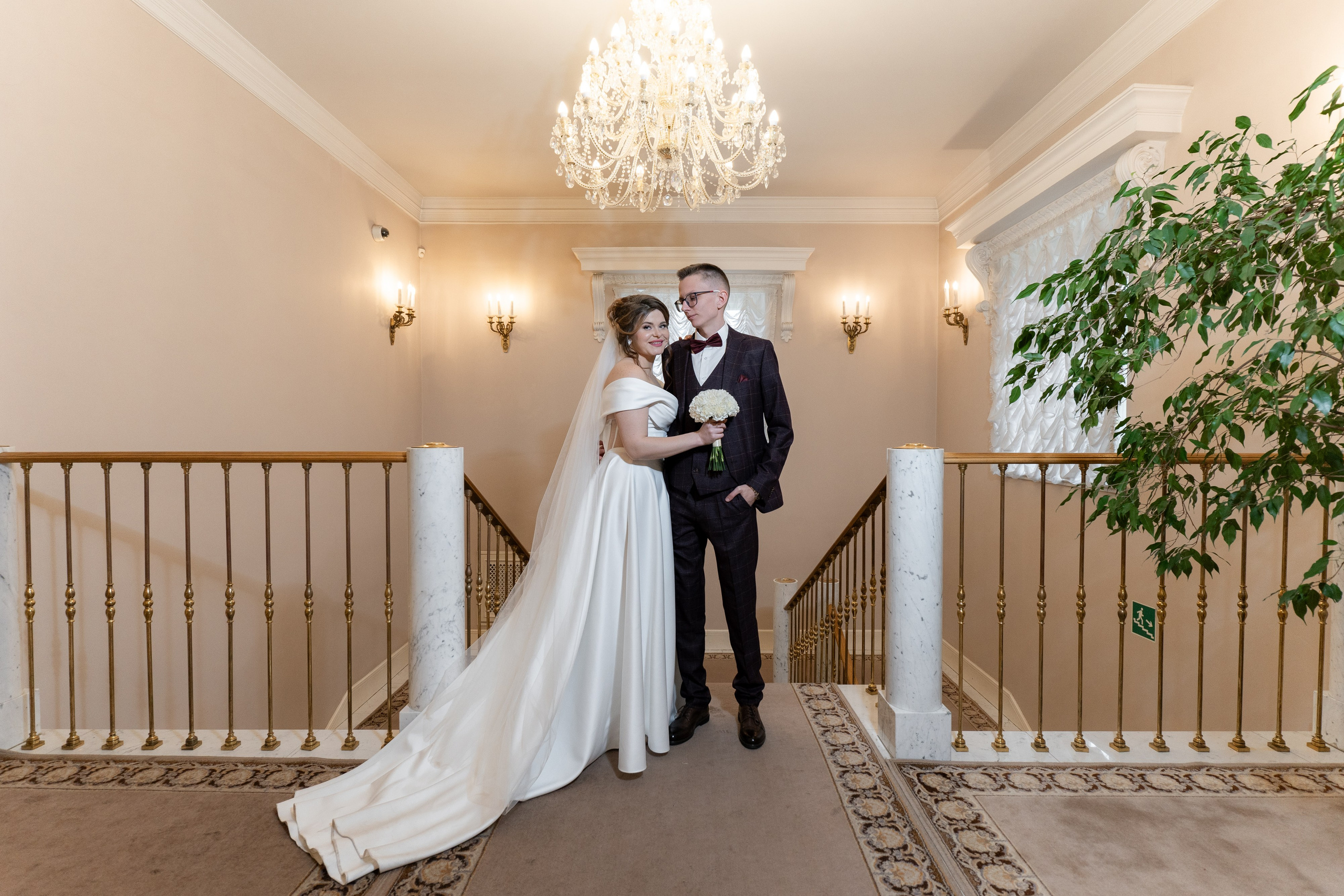 Свадебные фотосессии во Дворцах и ЗАГСах Санкт-Петербурга. Свадебный фотограф Александр Невский в Санкт-Петербурге