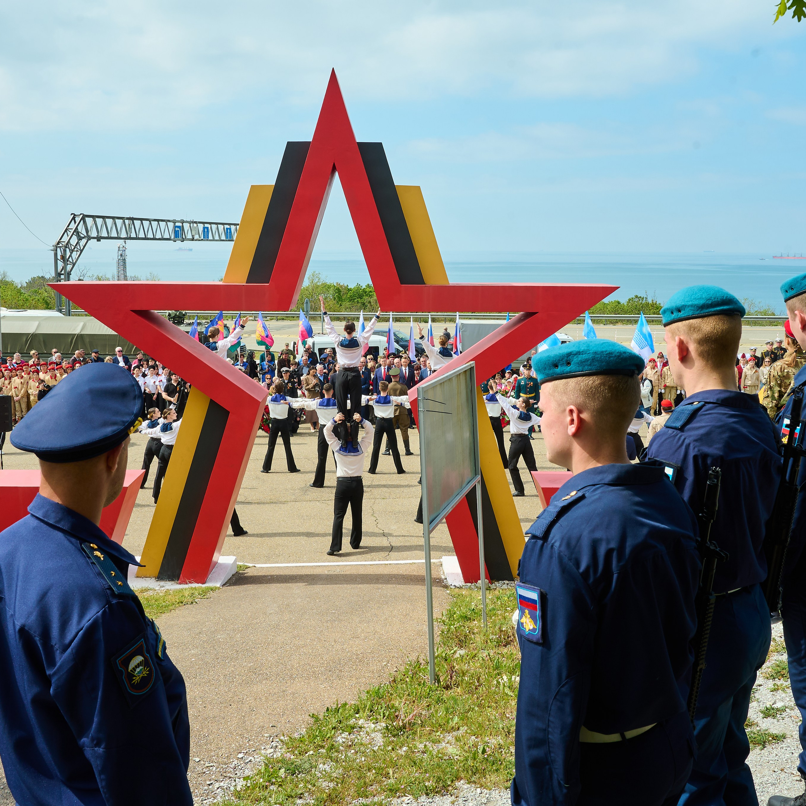 Митинг (мая в Кабардинке. Жизнь курорта Кабардинка в фотографиях