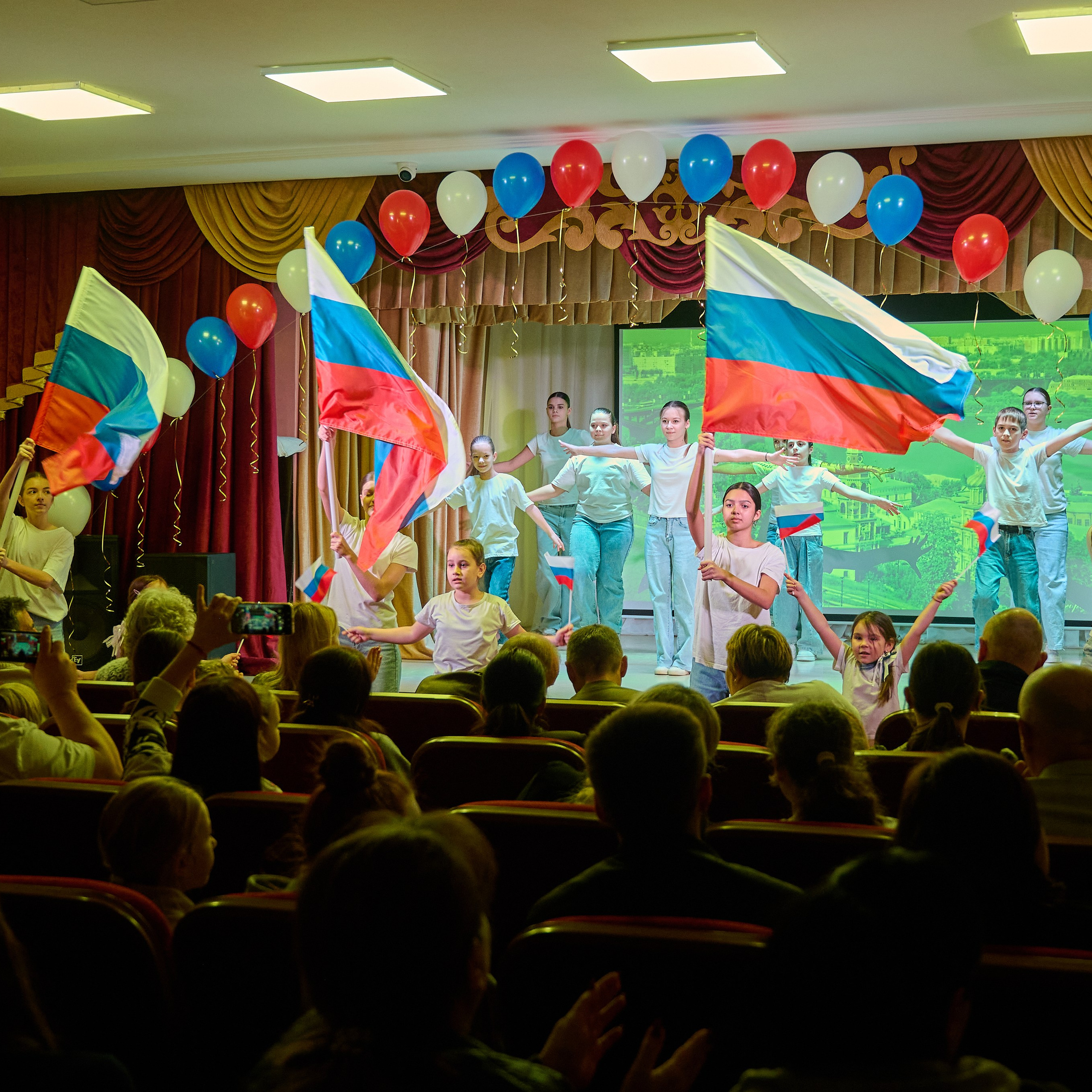 8 марта Марьина роща. Жизнь курорта Кабардинка в фотографиях