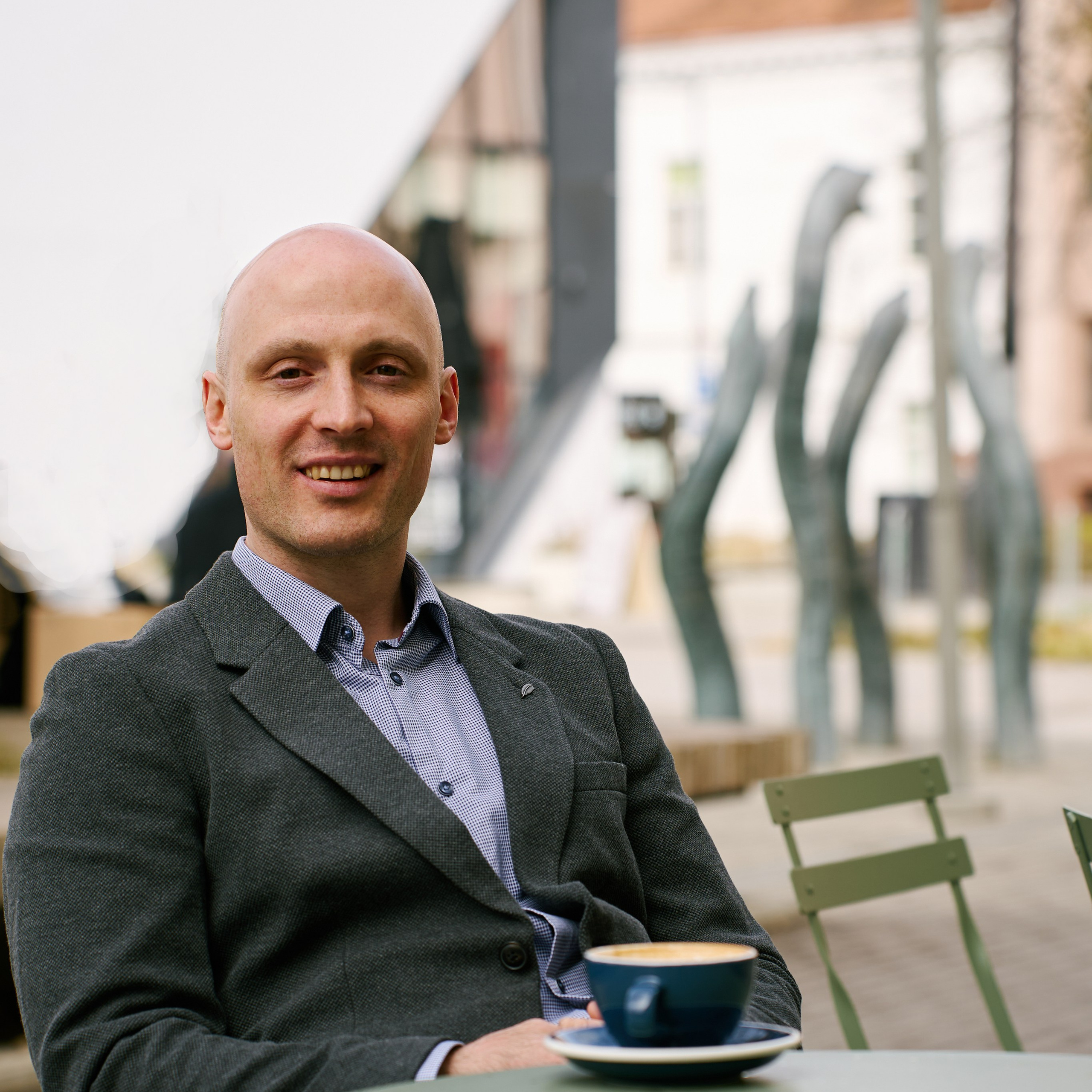 Linkdin. Photographer and videographer Valeria Lisauske