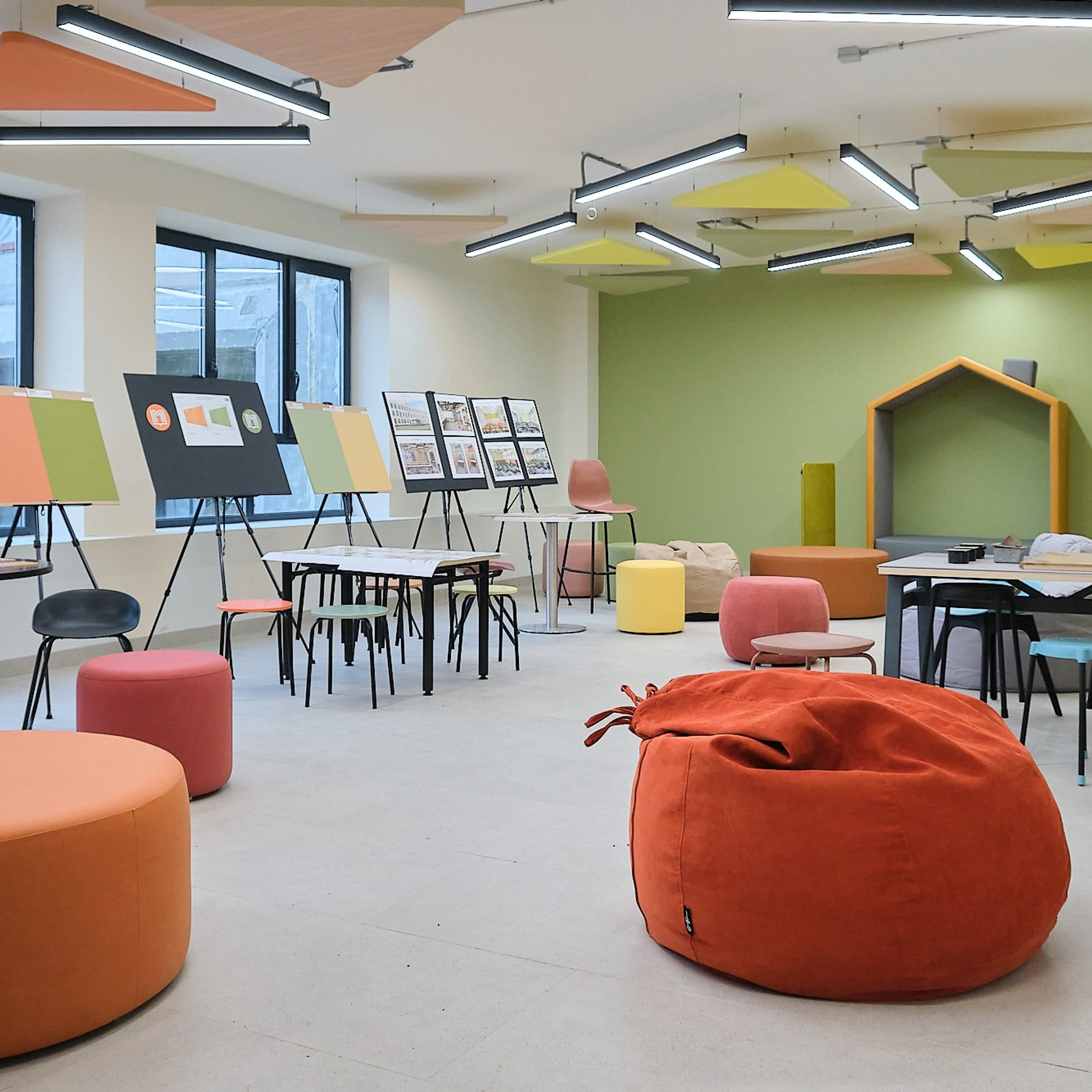 Современный дизайнерский потолок