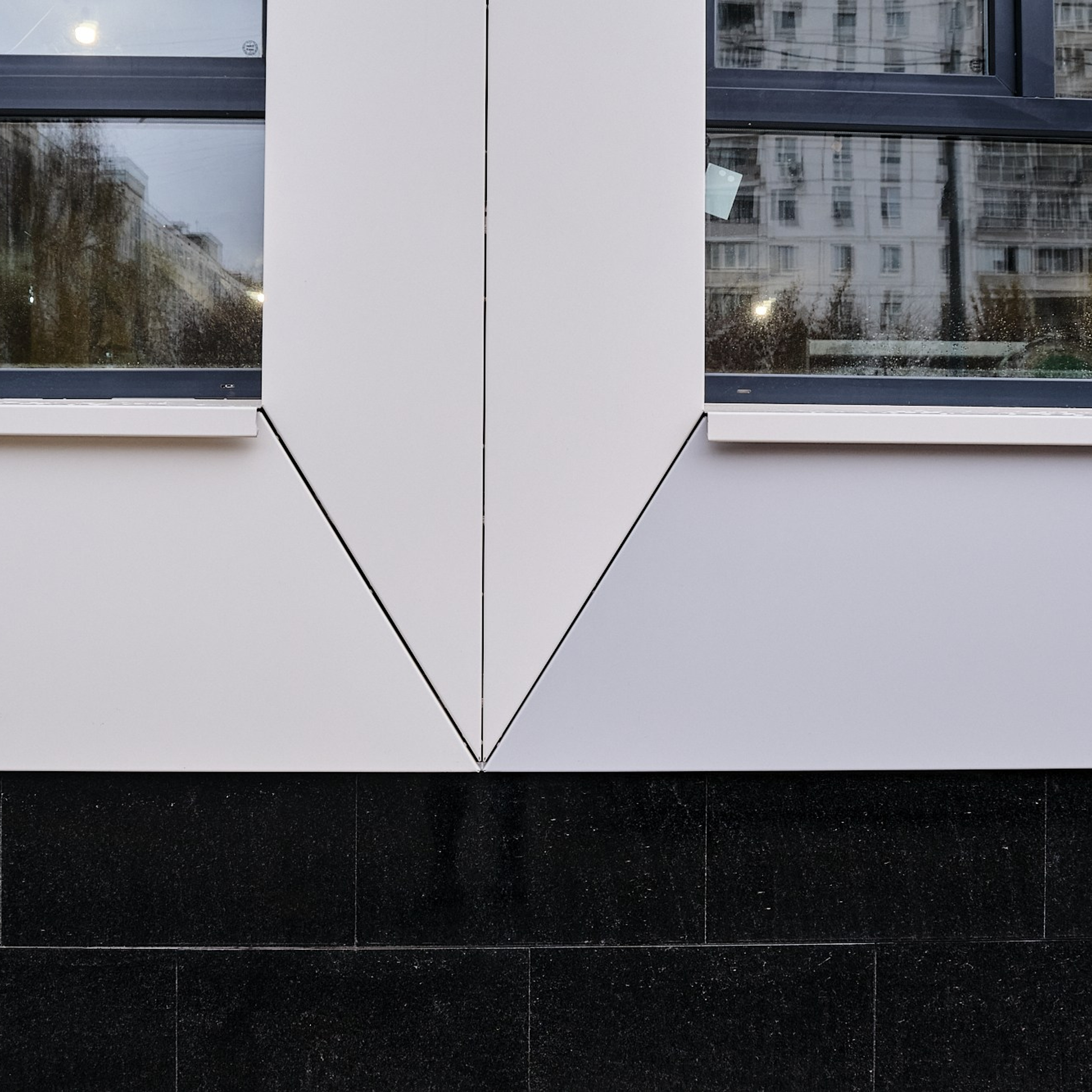 Фрагмент фасада с окнами