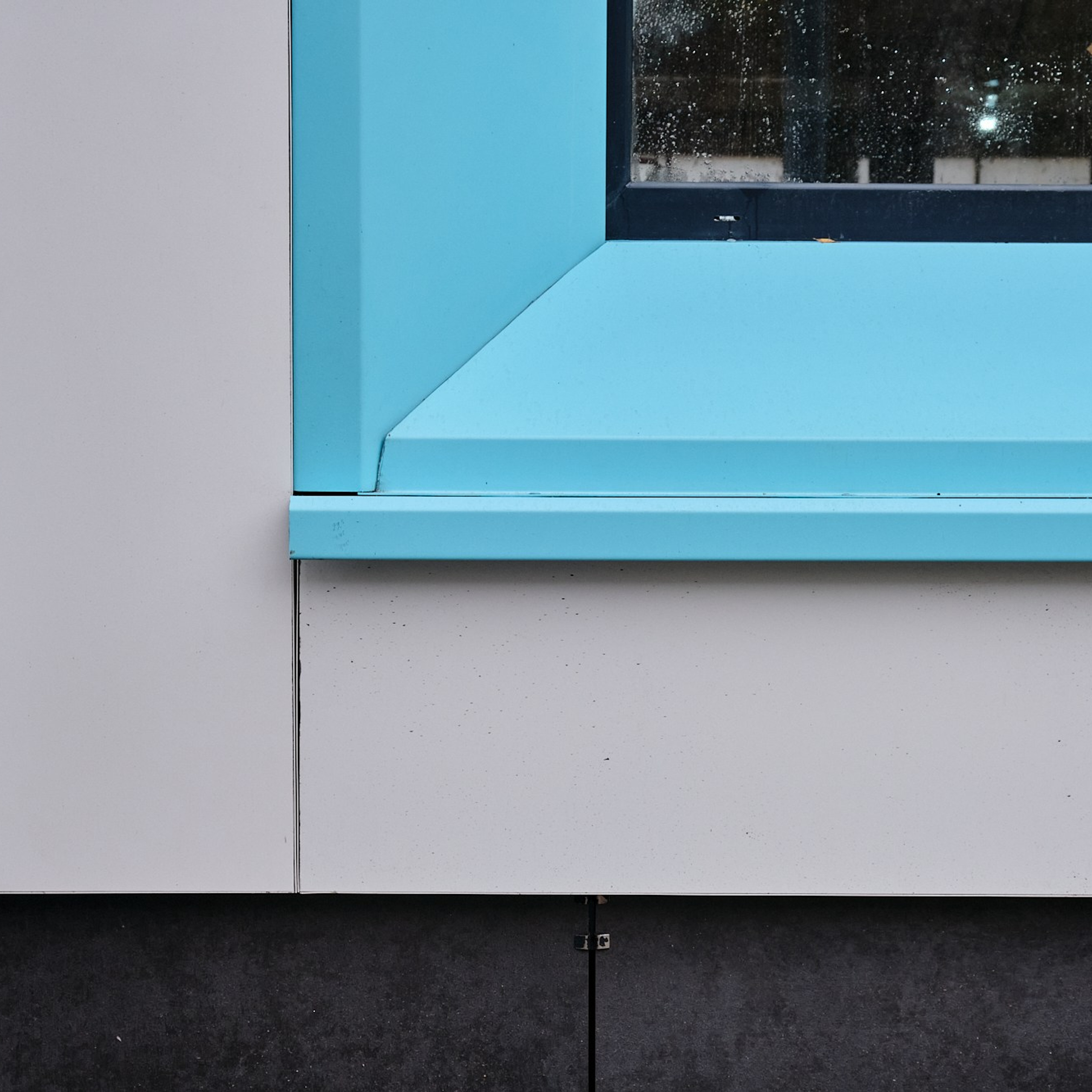 Нижняя часть фасада здания