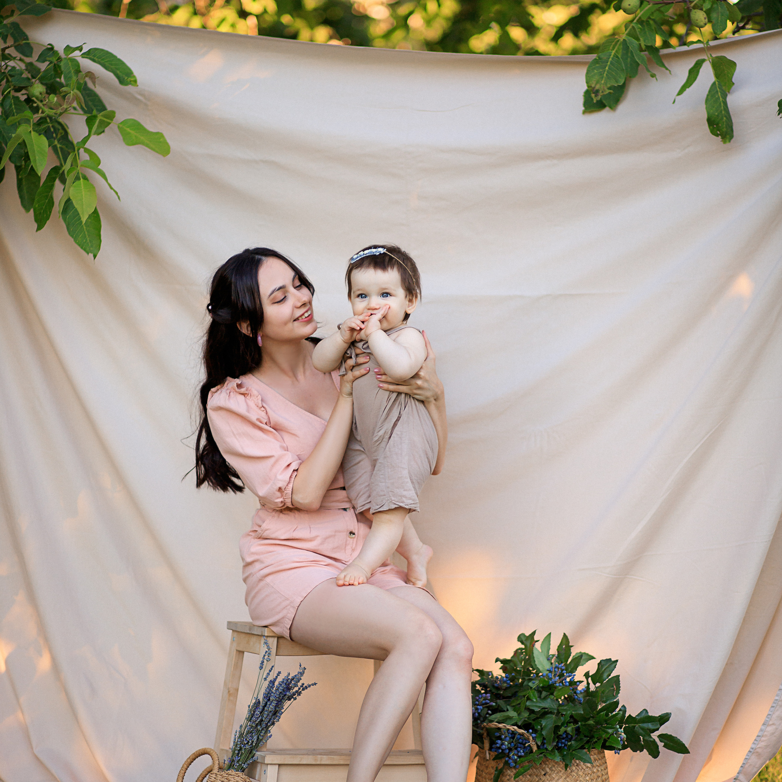 Нежная фотосессия на природе с реквизитов. Семейный и детский фотограф в Краснодаре Лафета Алена