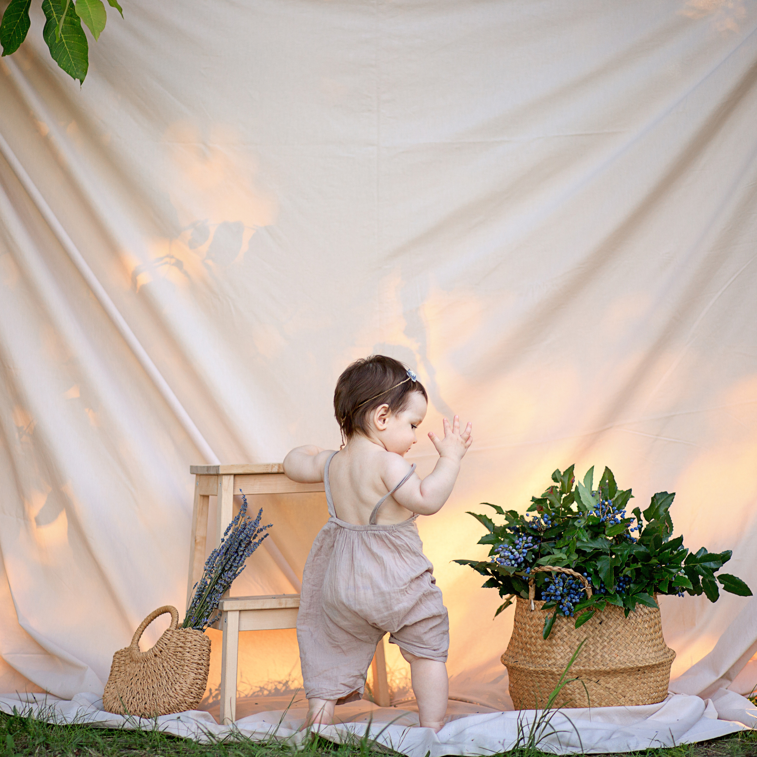 Нежная фотосессия на природе с реквизитов. Семейный и детский фотограф в Краснодаре Лафета Алена