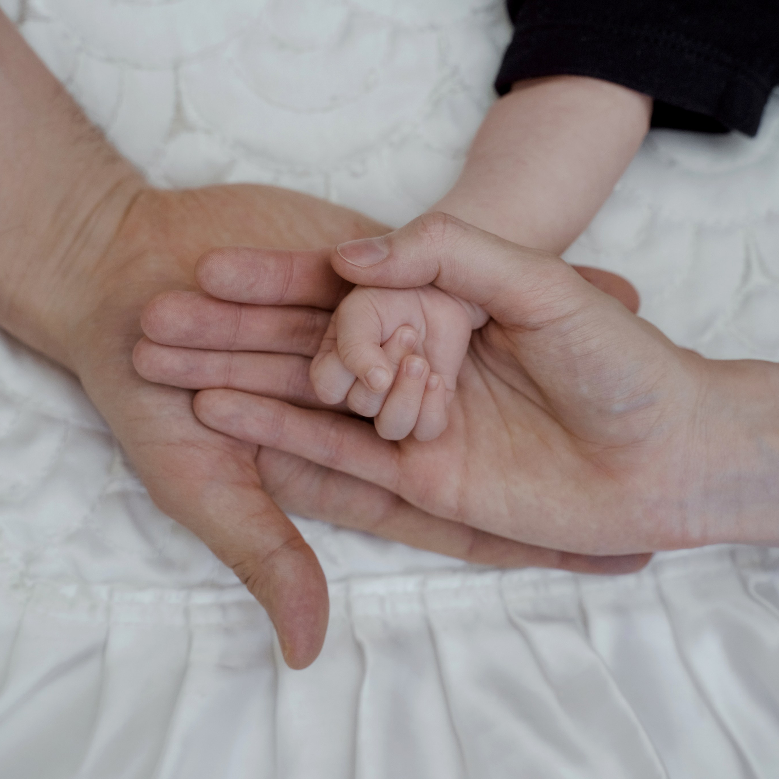 Фотосессия новорожденных с родителями