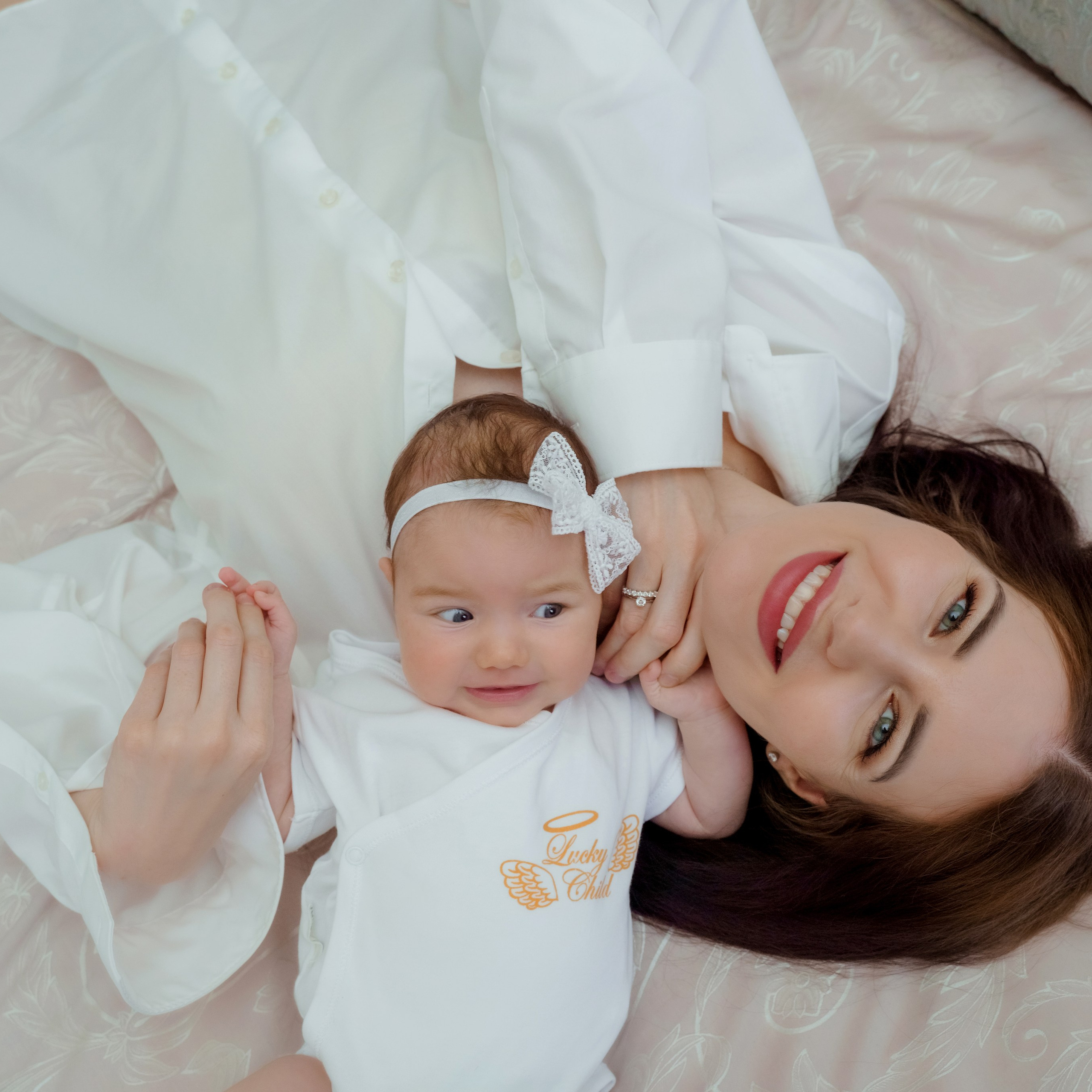 Фотосессия новорожденных с родителями