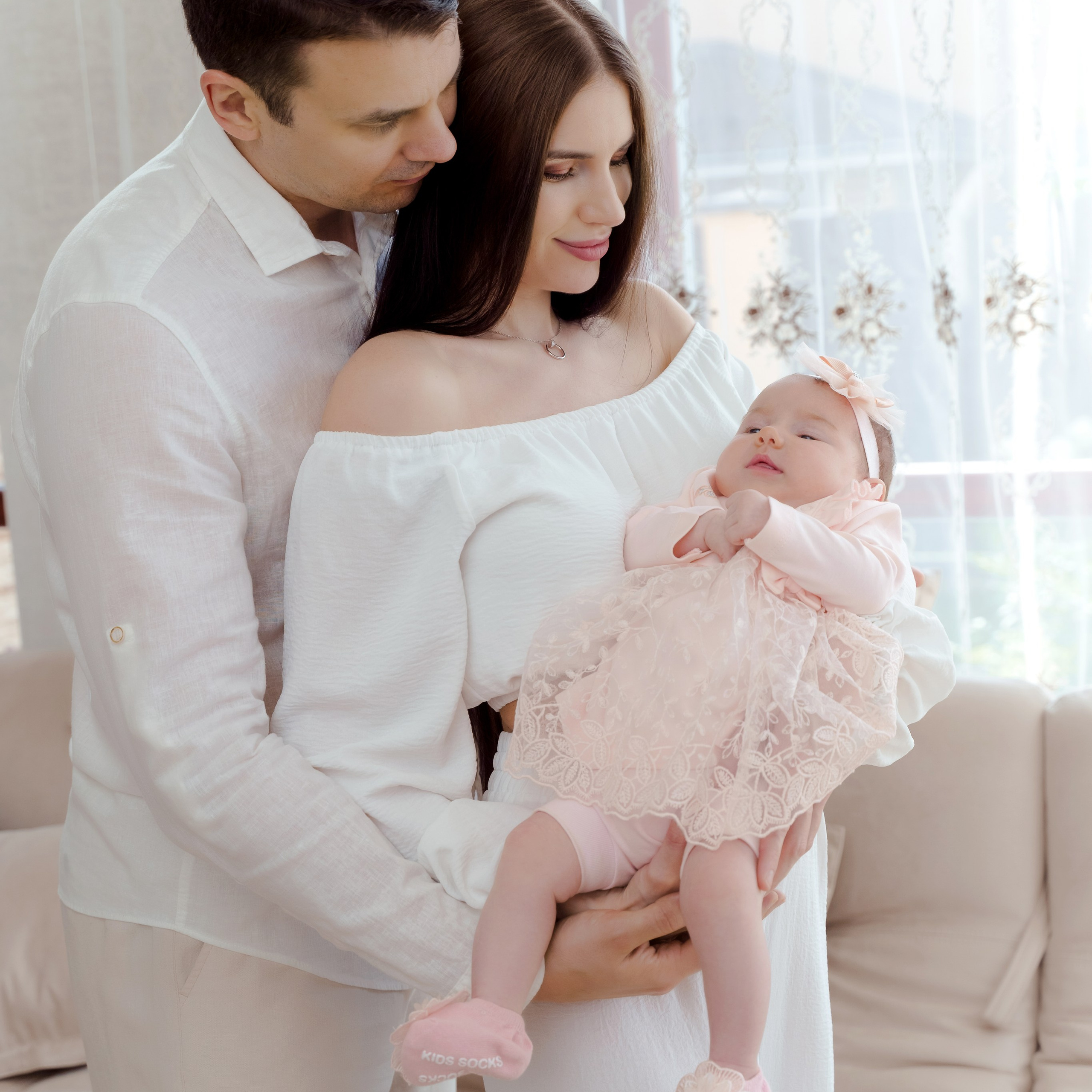 Фотосессия новорожденных с родителями