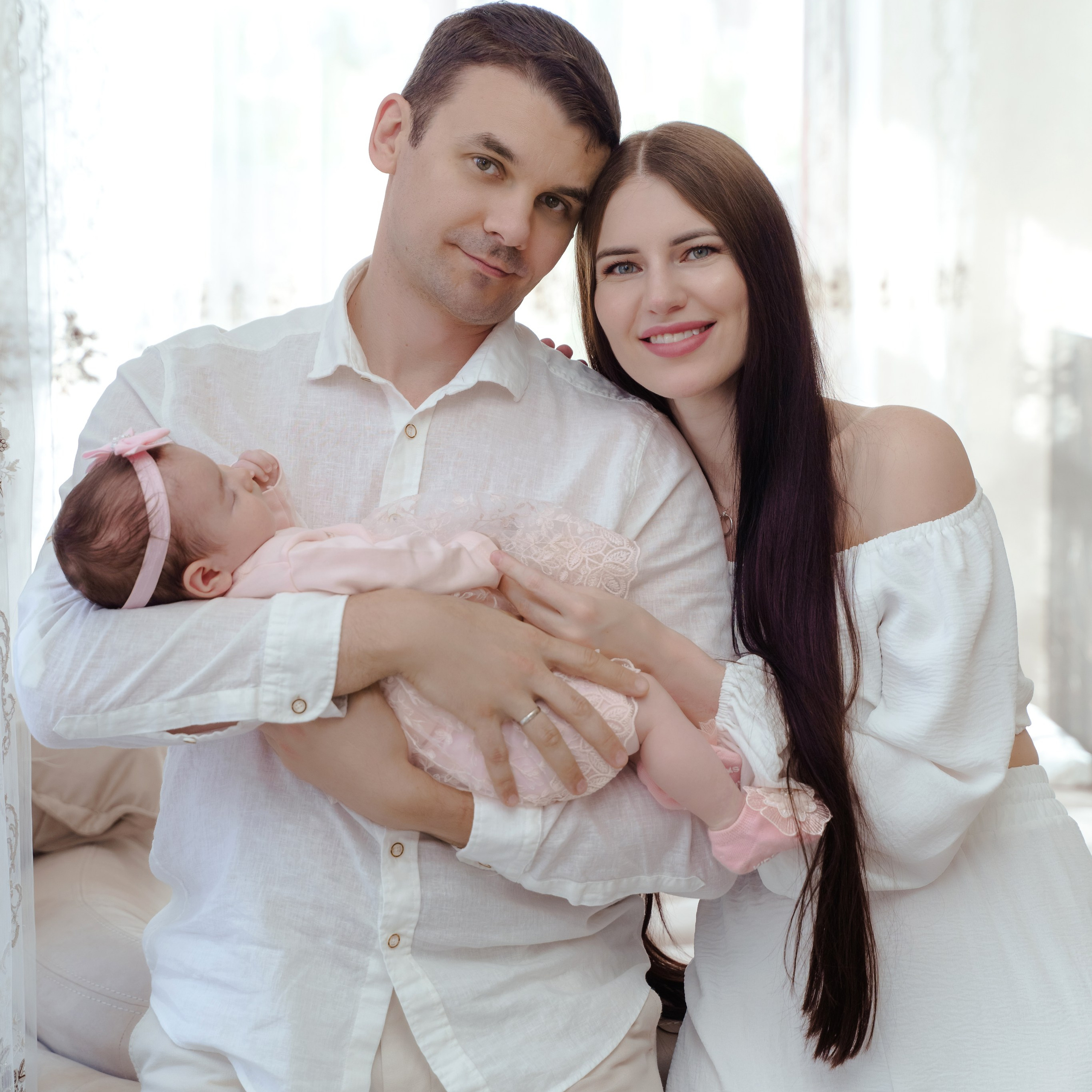 Фотосессия новорожденных с родителями