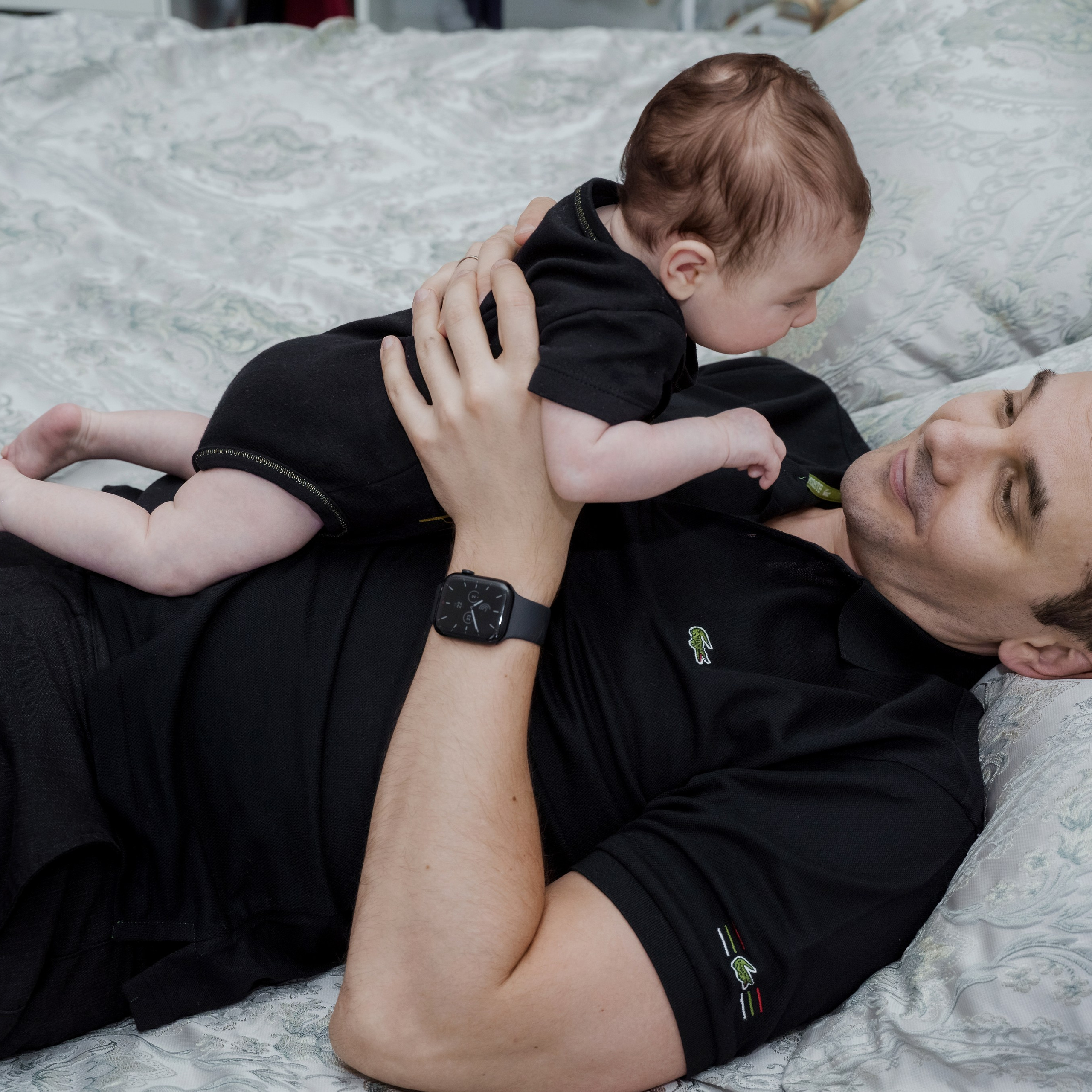 Фотосессия новорожденных с родителями