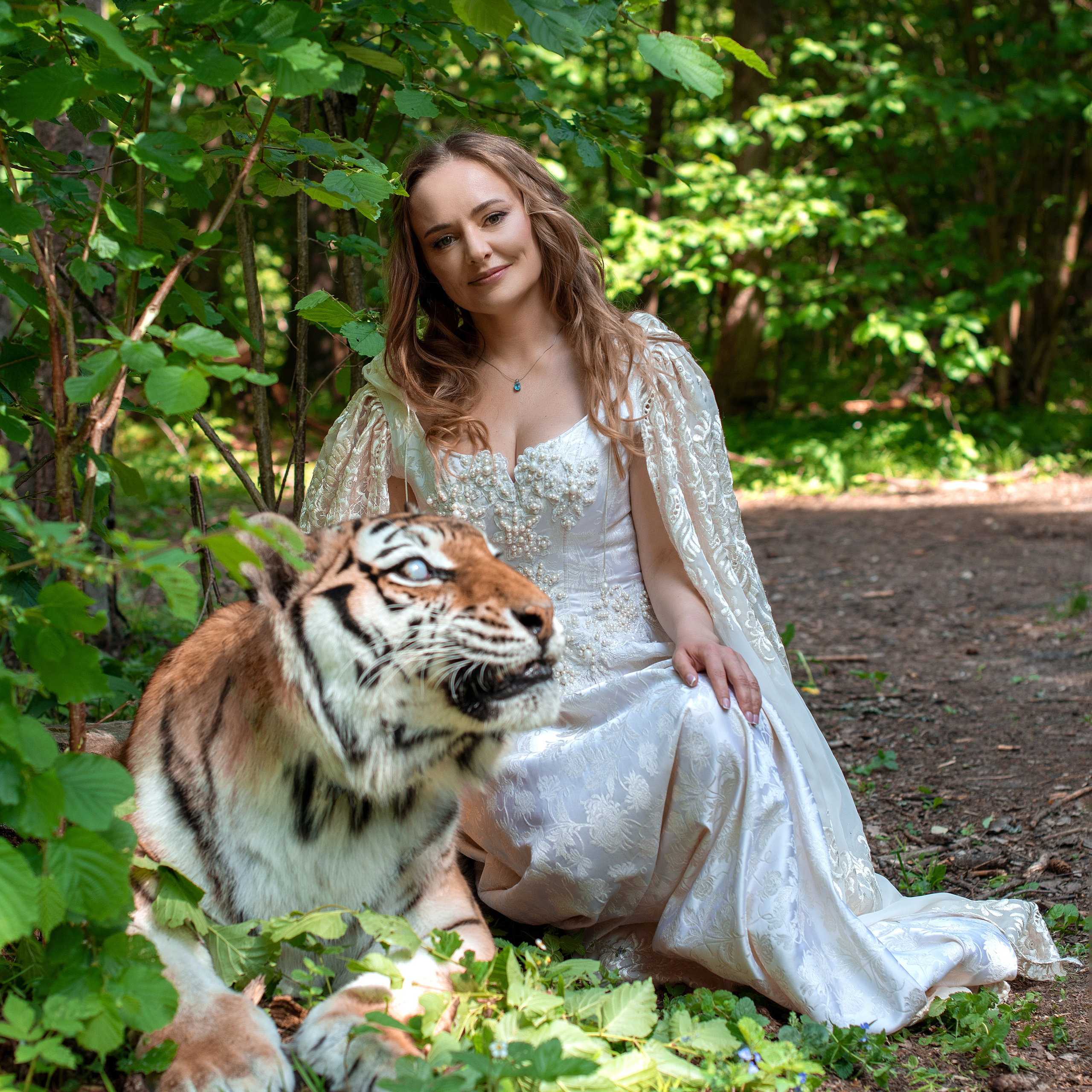 фотосессия с тигром, фотосессия с тигром в москве, тигр москва, девушка с тигром, девушка и тигр, портрет с тигром, фото с тигром