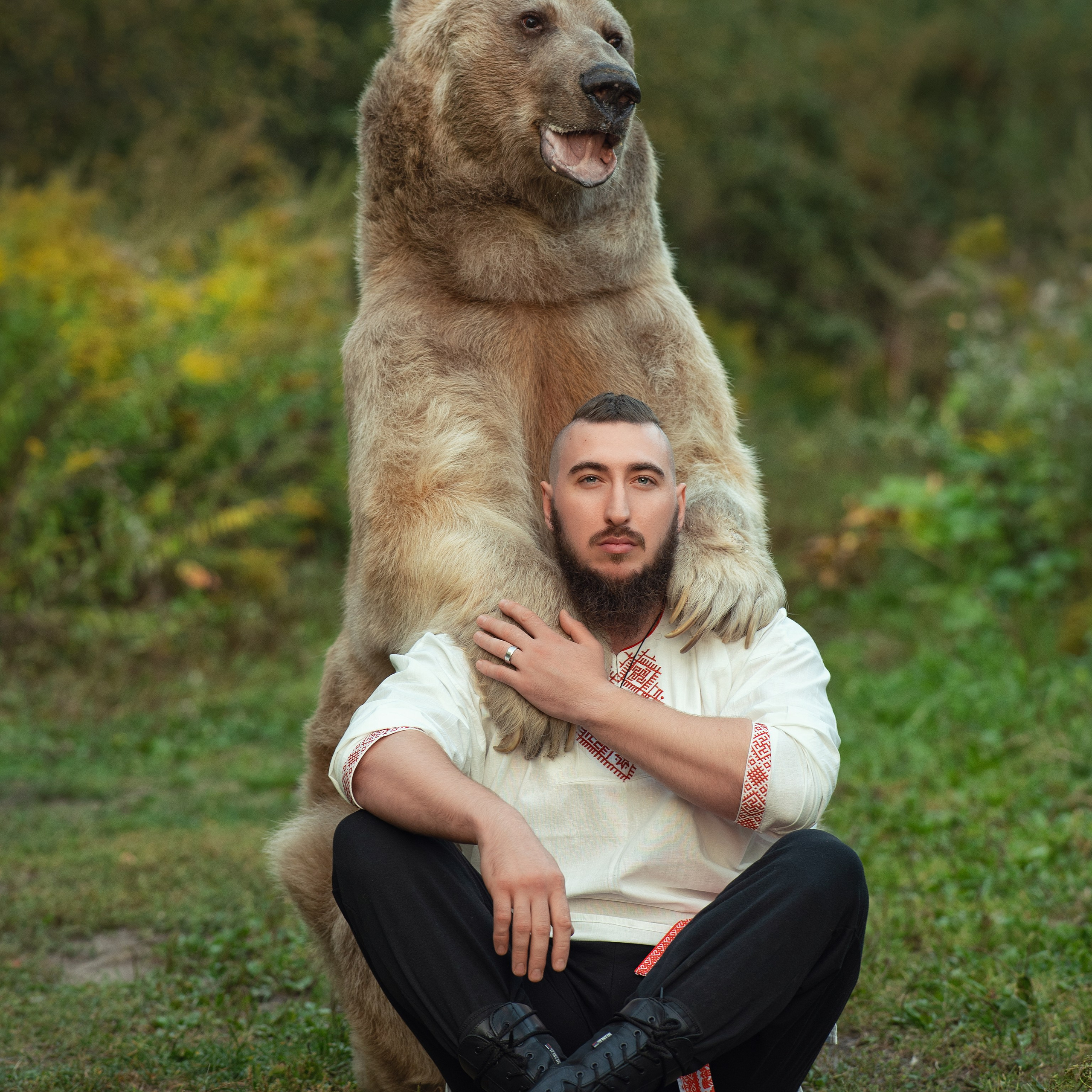 фотосессия с медведем, девушка и медведь, фото с медведем, ручной медведь, фотосессия с медведем москва, фотосессия с медведем в москве, фотограф юлиана бевз, юлиана бевз, медведь степан