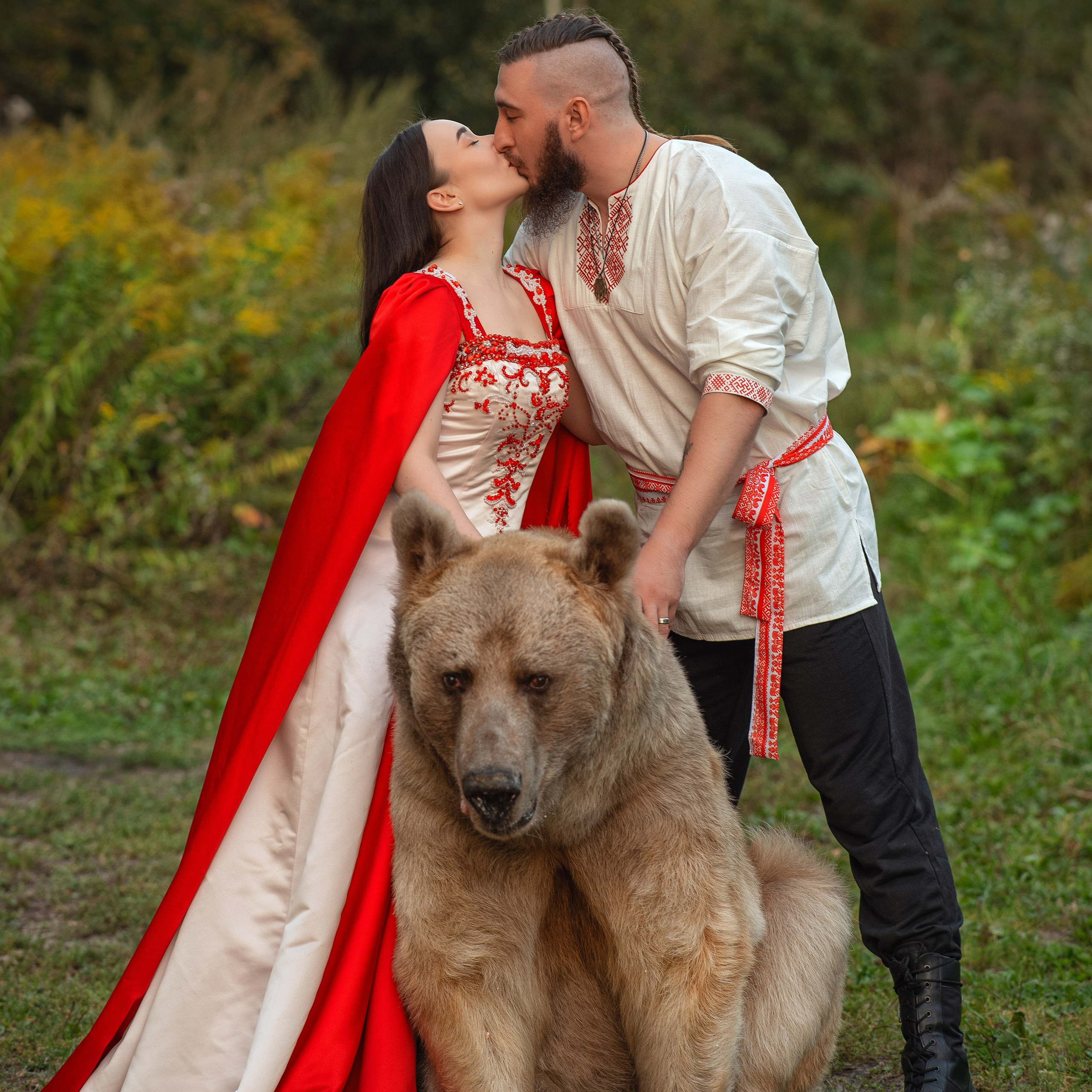 фотосессия с медведем, девушка и медведь, фото с медведем, ручной медведь, фотосессия с медведем москва, фотосессия с медведем в москве, фотограф юлиана бевз, юлиана бевз, медведь степан